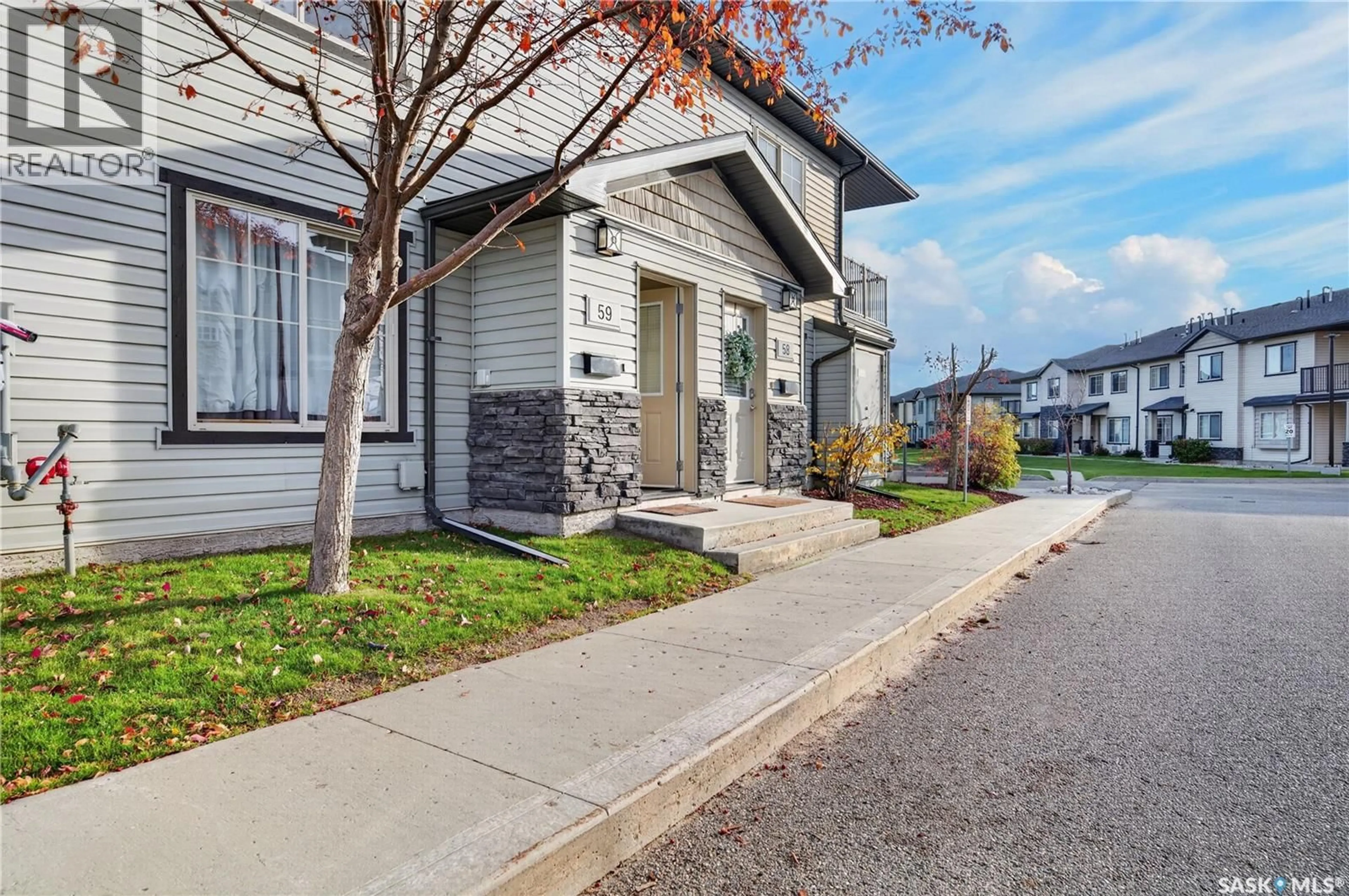 Home with vinyl exterior material, street for 5031 - 59 JAMES HILL ROAD, Regina Saskatchewan S4W0B9