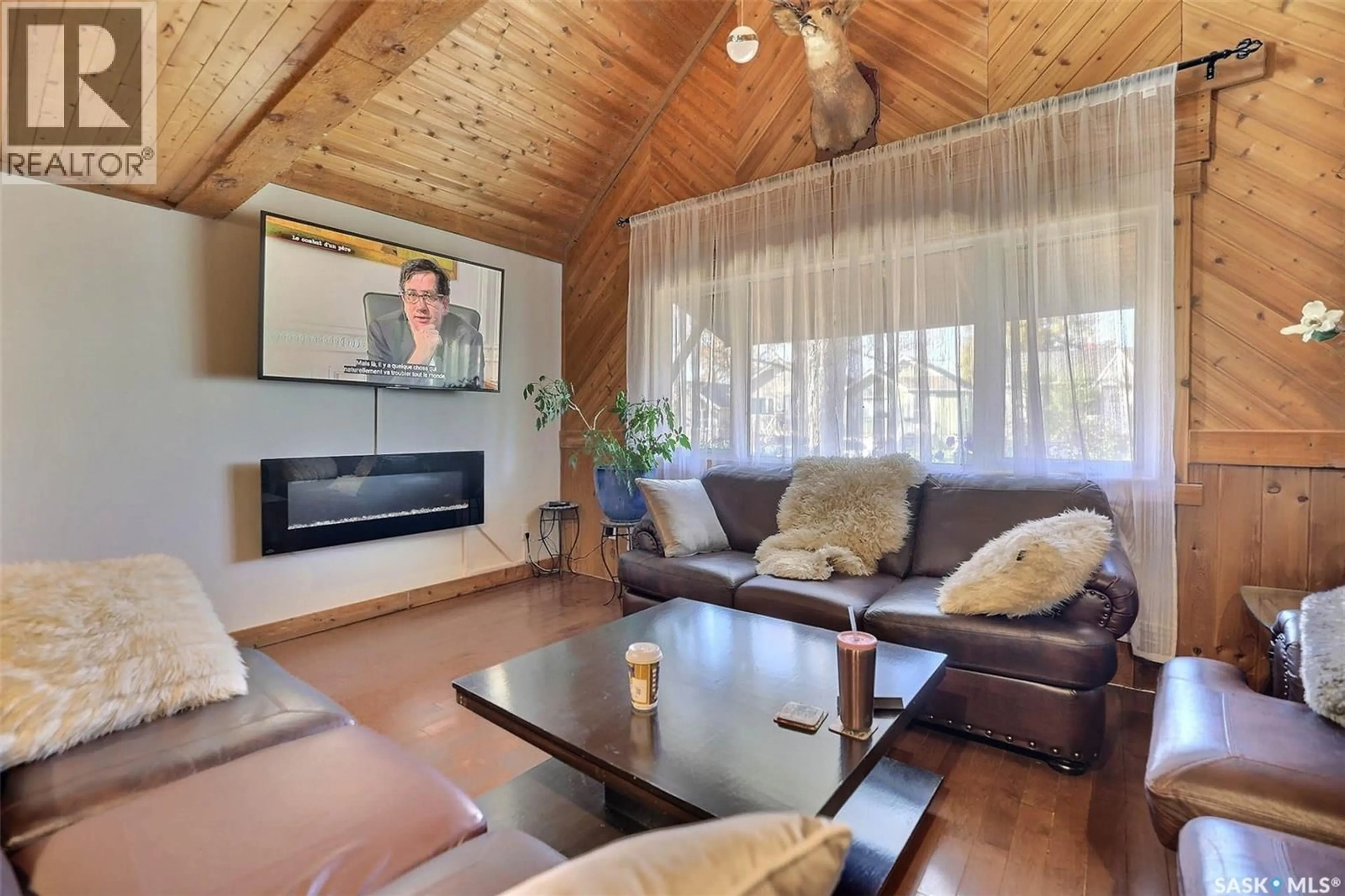 Living room with furniture, wood/laminate floor for 2335 REYNOLDS STREET, Regina Saskatchewan S4N3N6