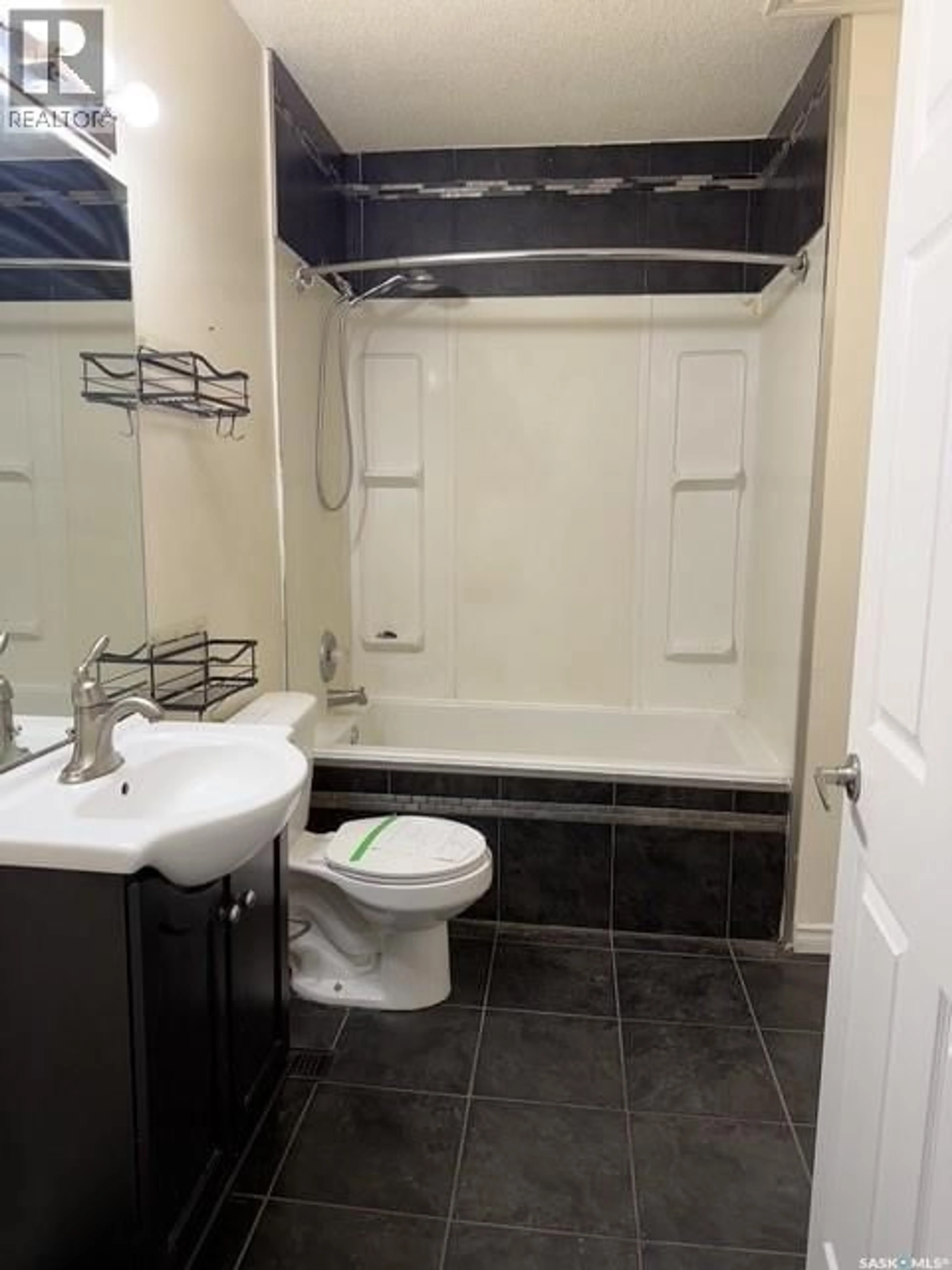 Standard bathroom, unknown for 229 I AVENUE, Saskatoon Saskatchewan S7L2G3