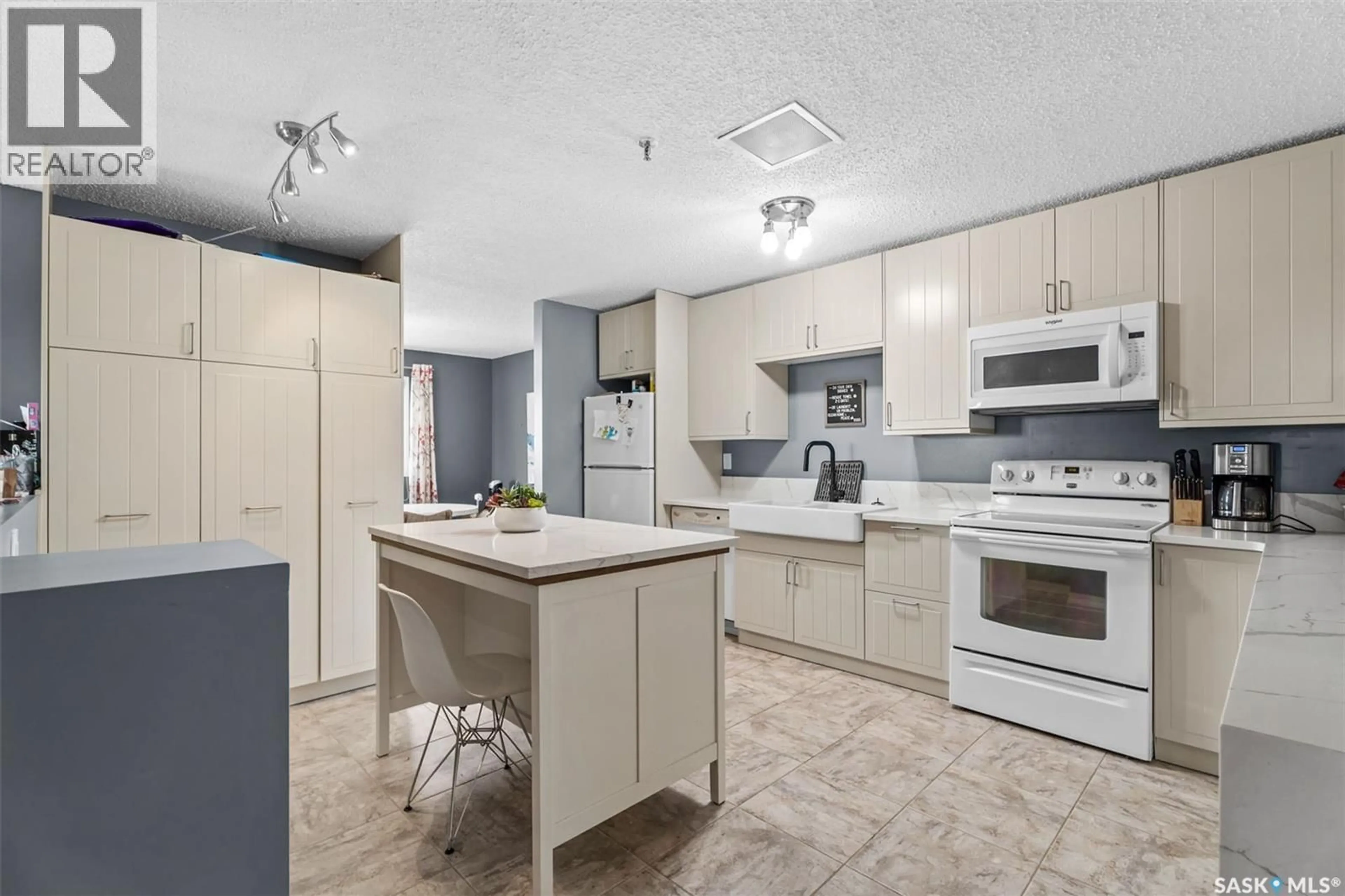 Standard kitchen, ceramic/tile floor for 510 - 801 5TH AVENUE, Saskatoon Saskatchewan S7K2R2