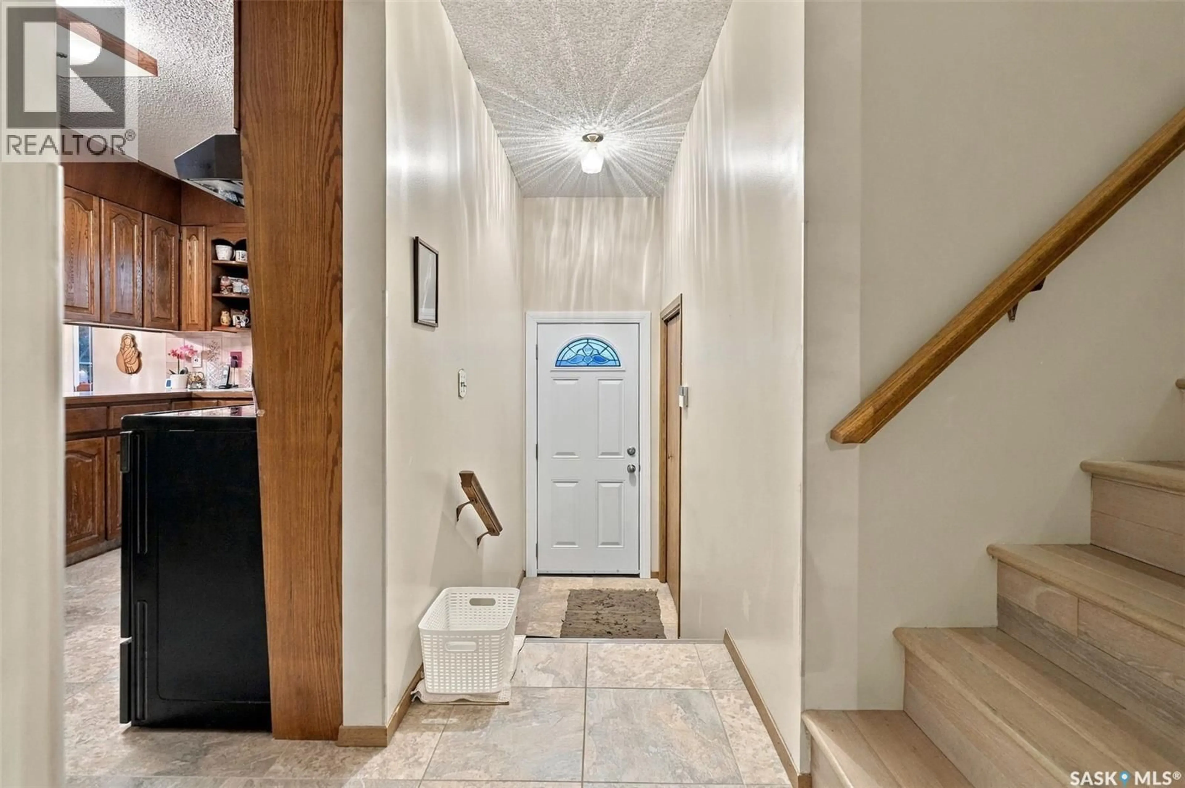 Indoor foyer for 139 ASPEN PLACE, Regina Saskatchewan S4X3B4