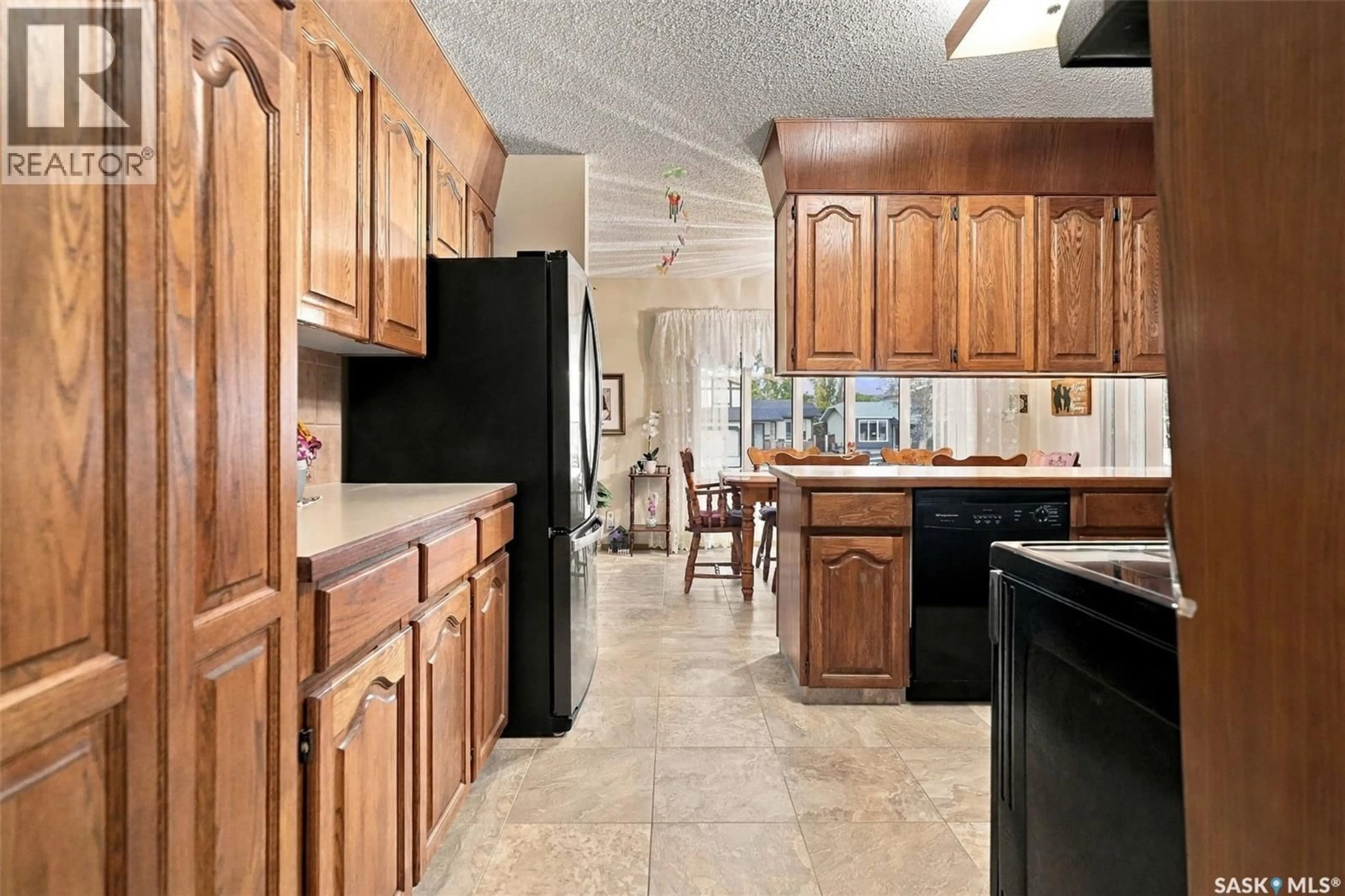 Standard kitchen, ceramic/tile floor for 139 ASPEN PLACE, Regina Saskatchewan S4X3B4