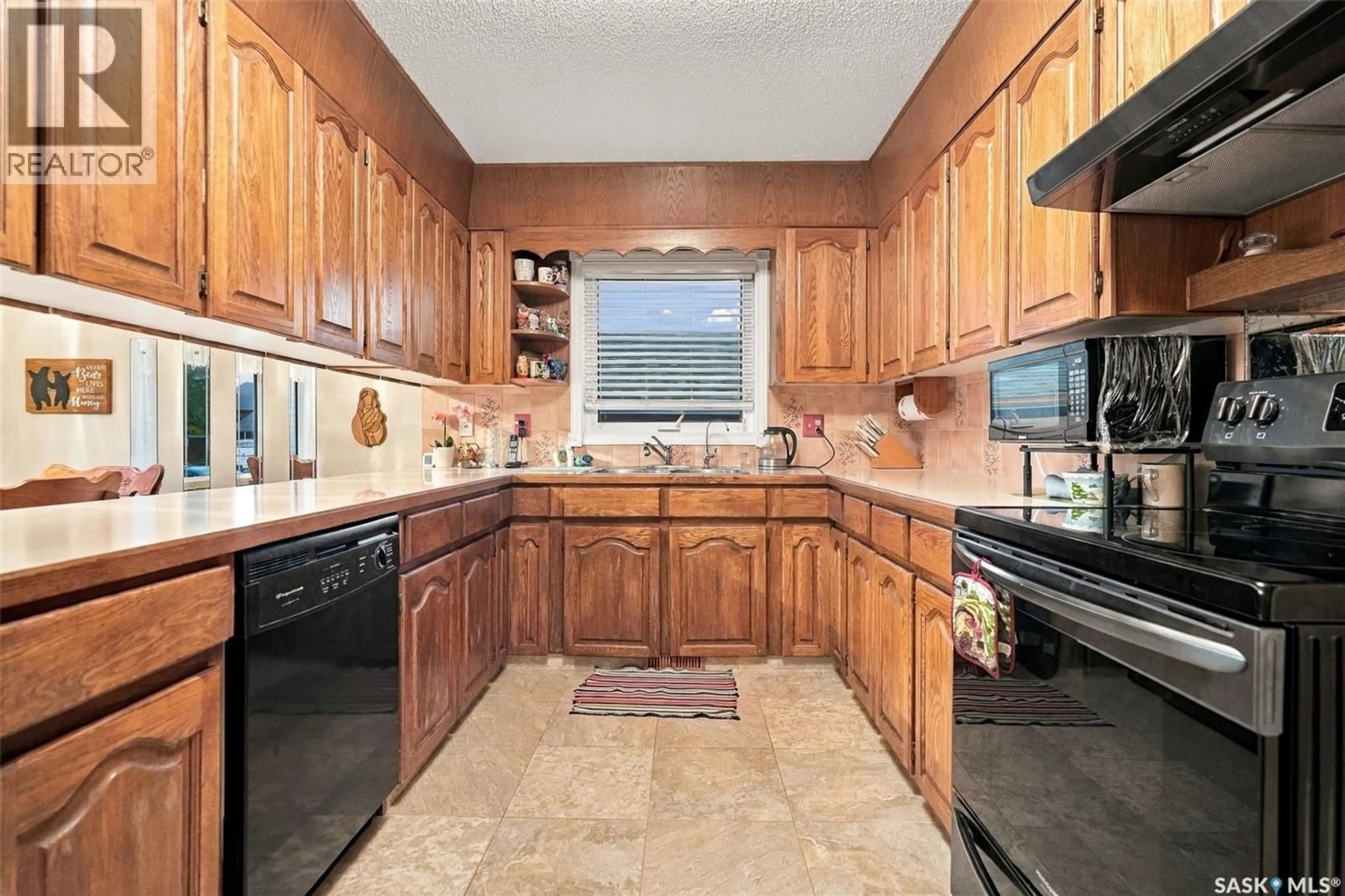 Standard kitchen, ceramic/tile floor for 139 ASPEN PLACE, Regina Saskatchewan S4X3B4