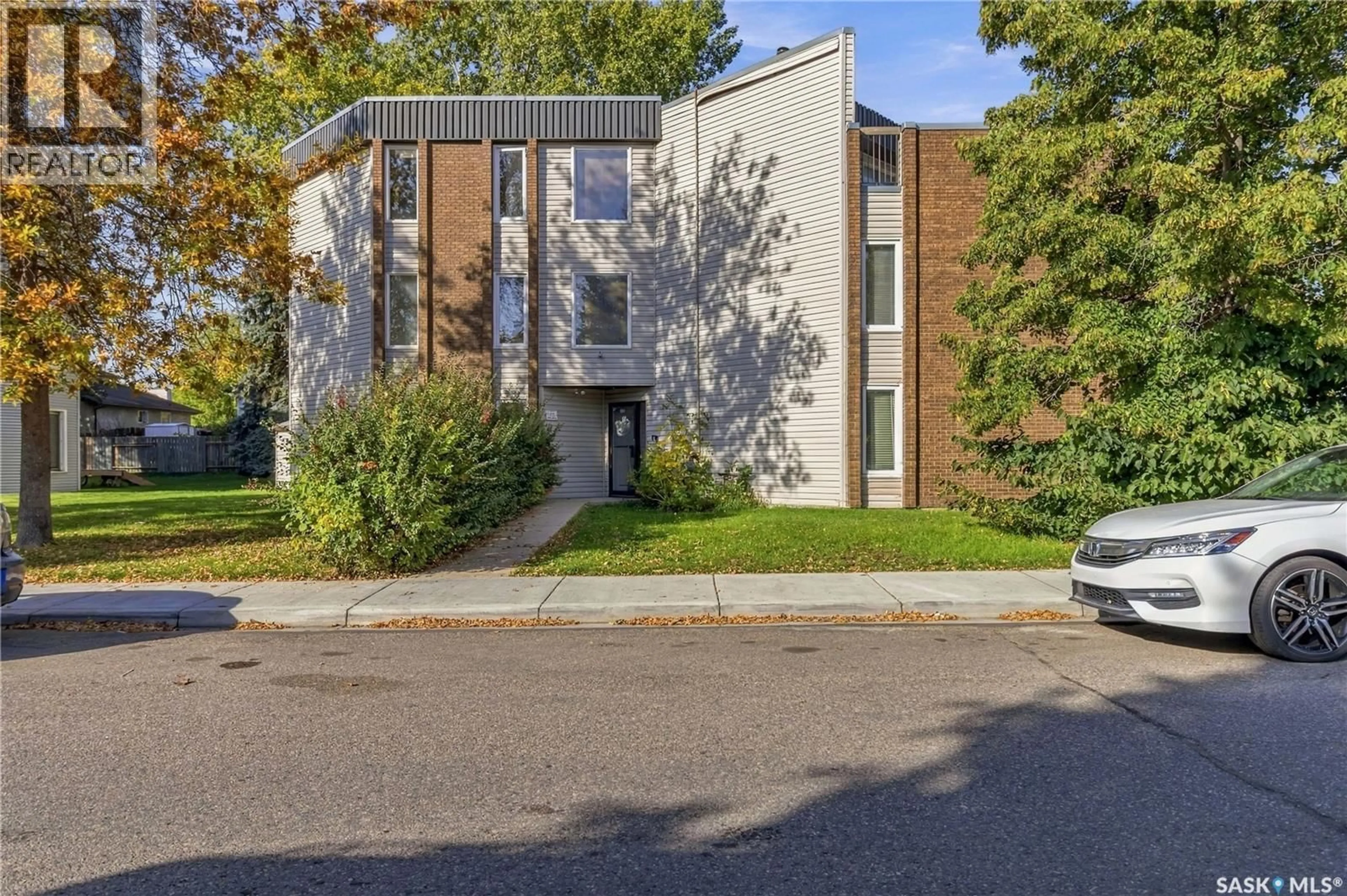 Unknown for 302 - 303 TAIT CRESCENT, Saskatoon Saskatchewan S7H5L2