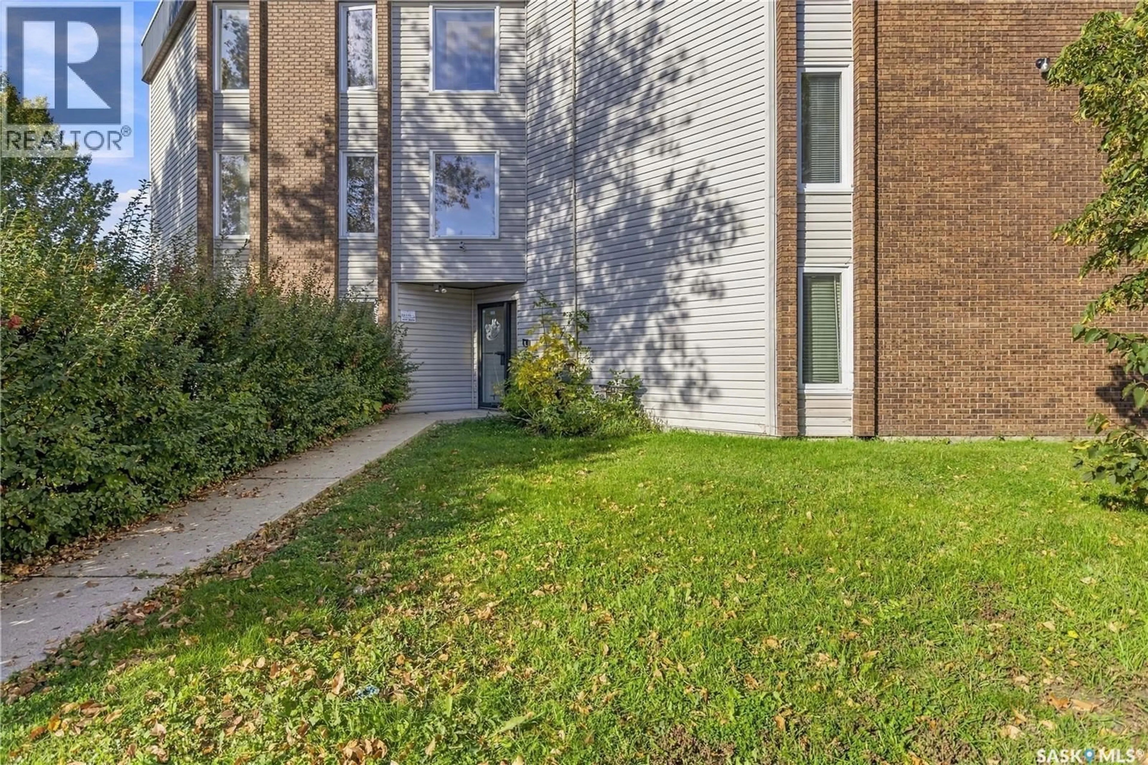 Unknown for 302 - 303 TAIT CRESCENT, Saskatoon Saskatchewan S7H5L2