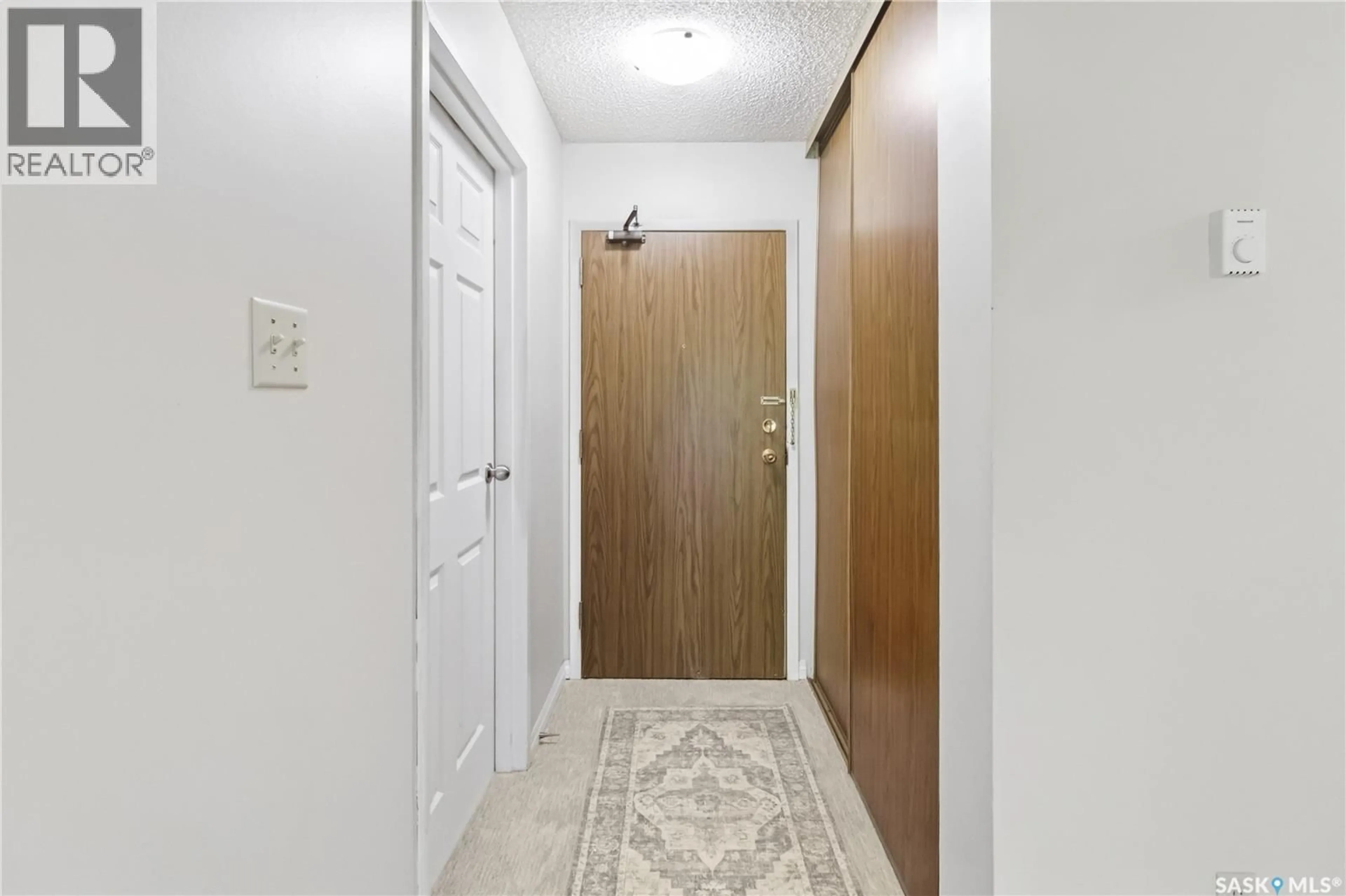 Indoor entryway for 302 - 303 TAIT CRESCENT, Saskatoon Saskatchewan S7H5L2