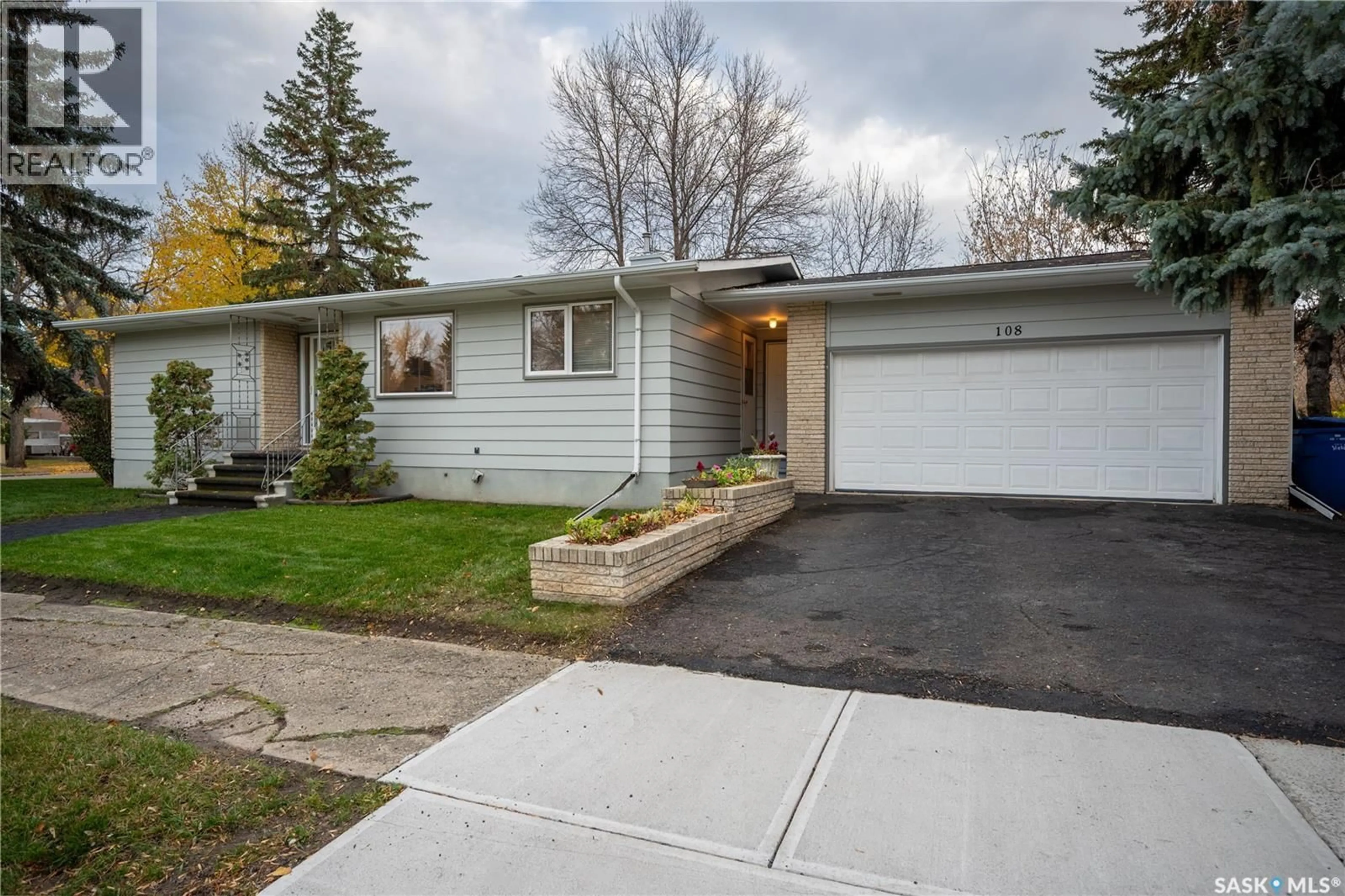 Home with vinyl exterior material, street for 108 TUPPER AVENUE, Yorkton Saskatchewan S3N1L4