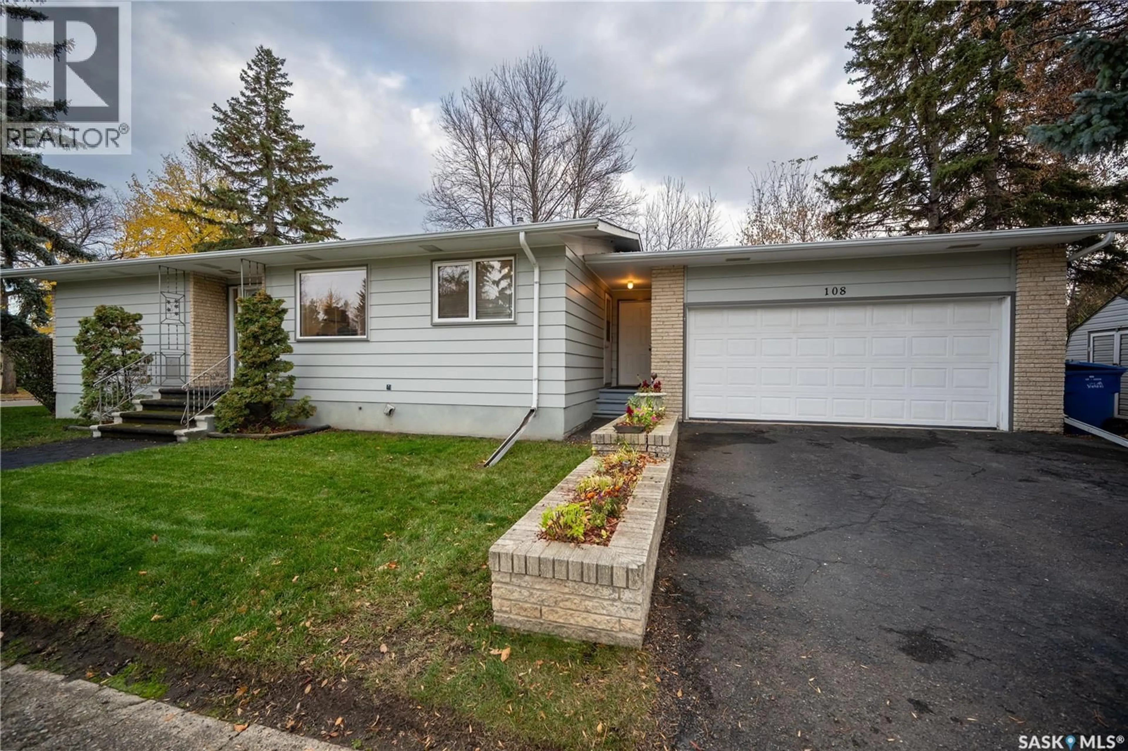 Home with vinyl exterior material, street for 108 TUPPER AVENUE, Yorkton Saskatchewan S3N1L4