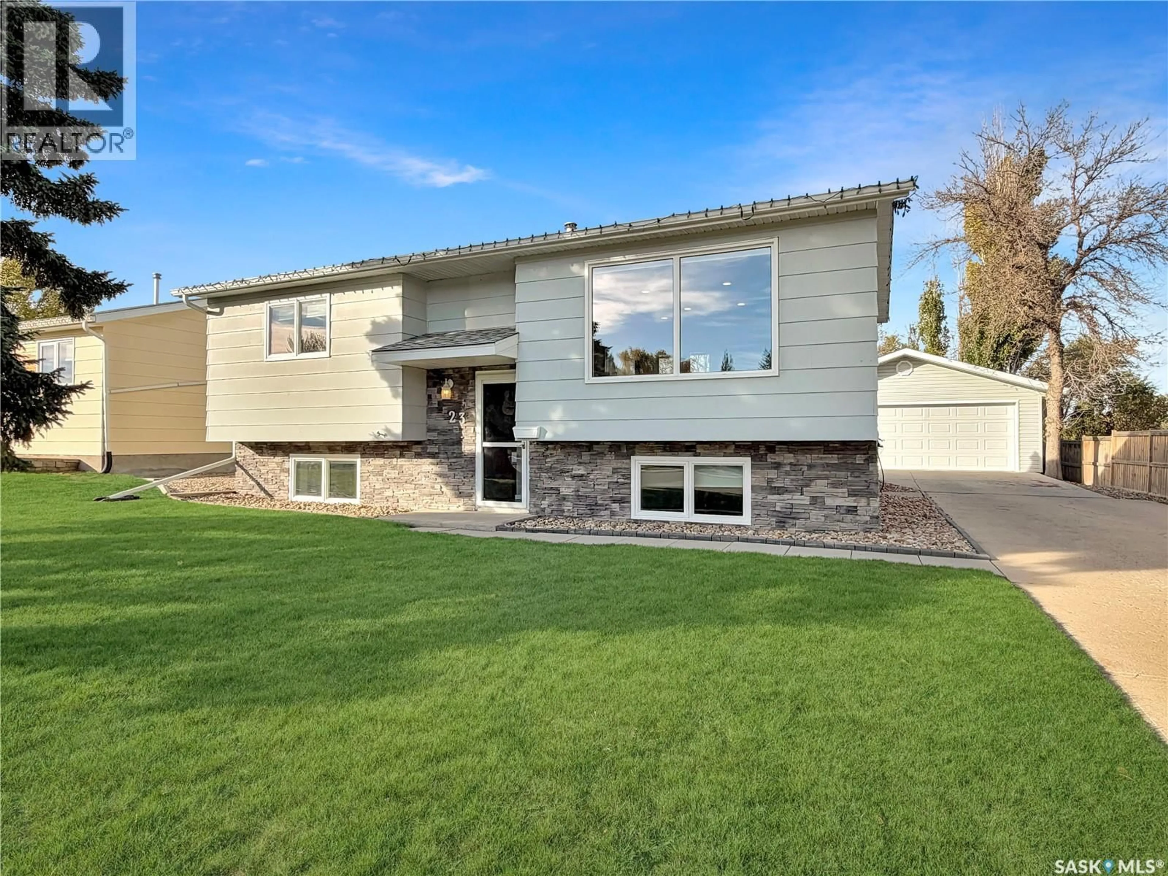 Home with vinyl exterior material, unknown for 23 WEAVER CRESCENT, Swift Current Saskatchewan S9H4B8