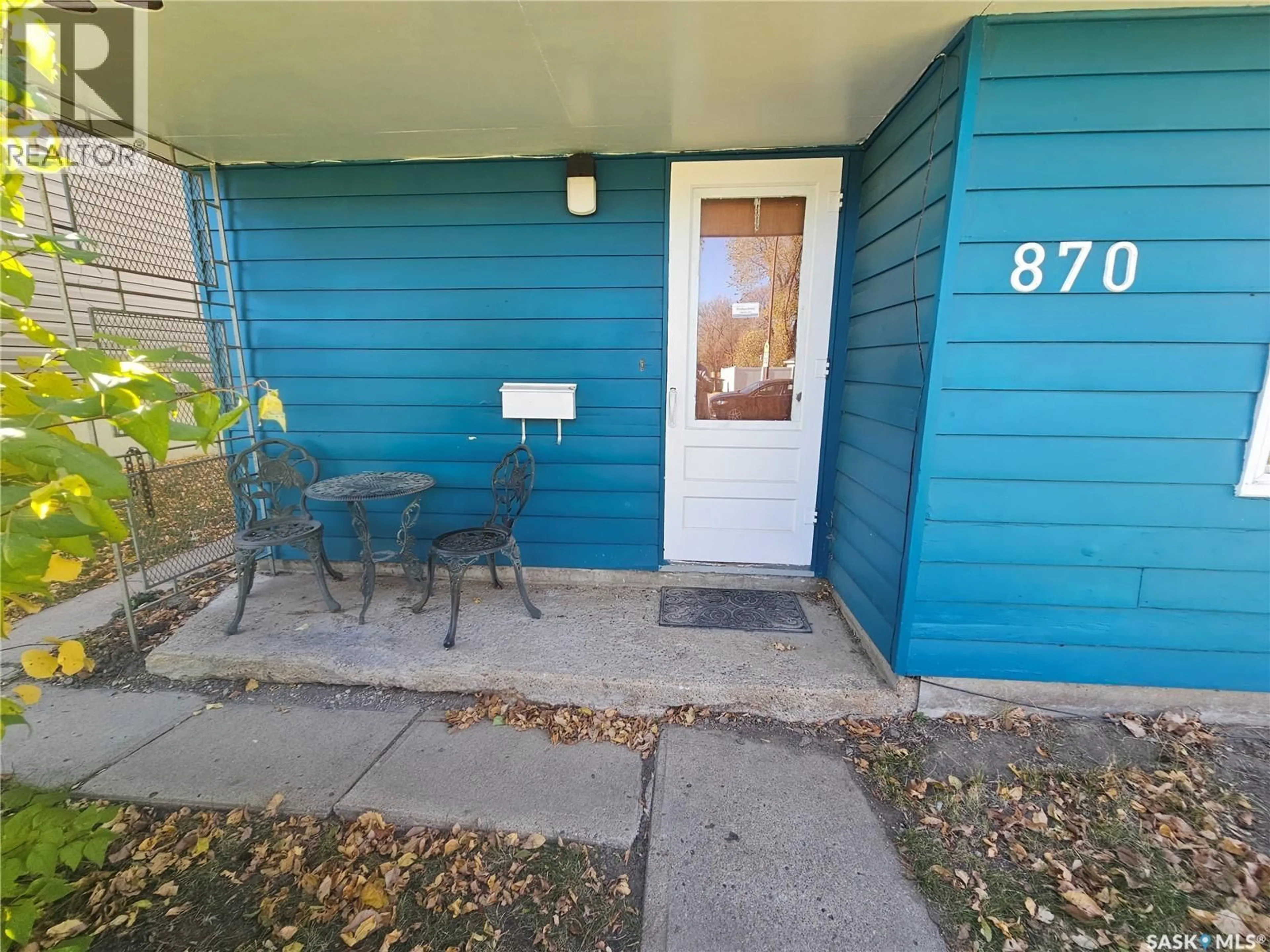 Patio, street for 870 11TH AVENUE, Swift Current Saskatchewan S9H2V4