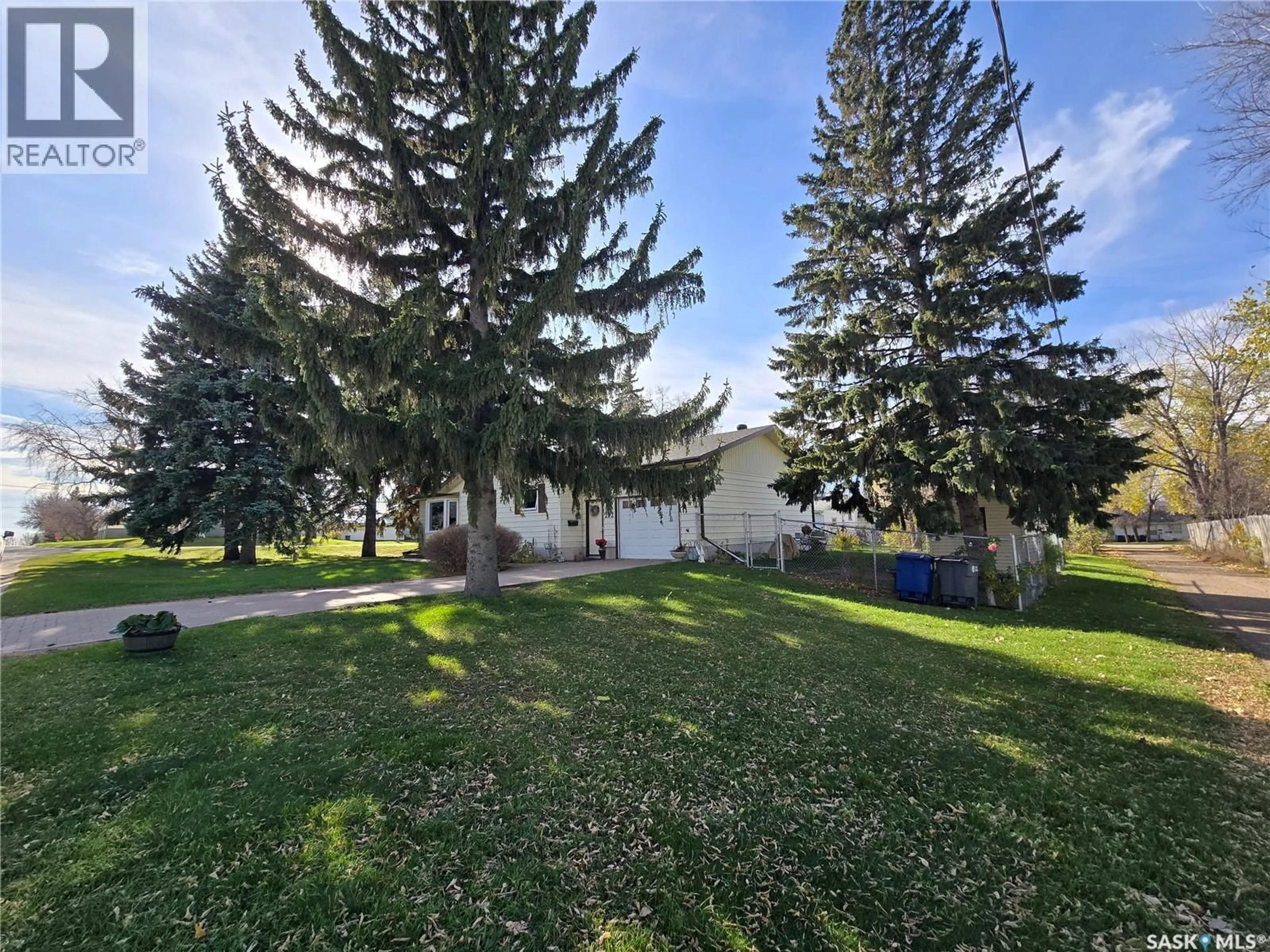 A pic from outside/outdoor area/front of a property/back of a property/a pic from drone, street for 292 7TH AVENUE, Broadview Saskatchewan S0G0K0