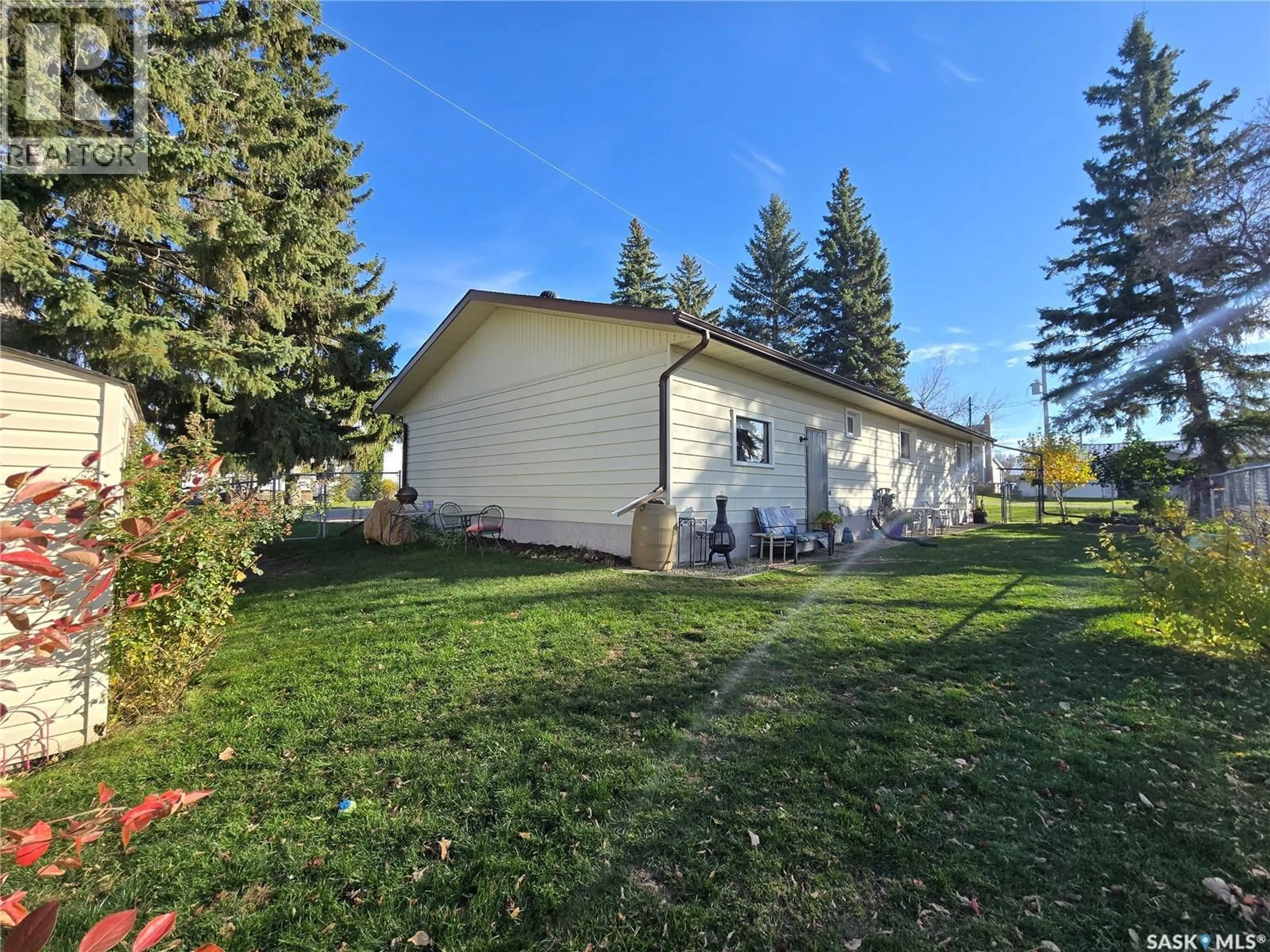 A pic from outside/outdoor area/front of a property/back of a property/a pic from drone, street for 292 7TH AVENUE, Broadview Saskatchewan S0G0K0