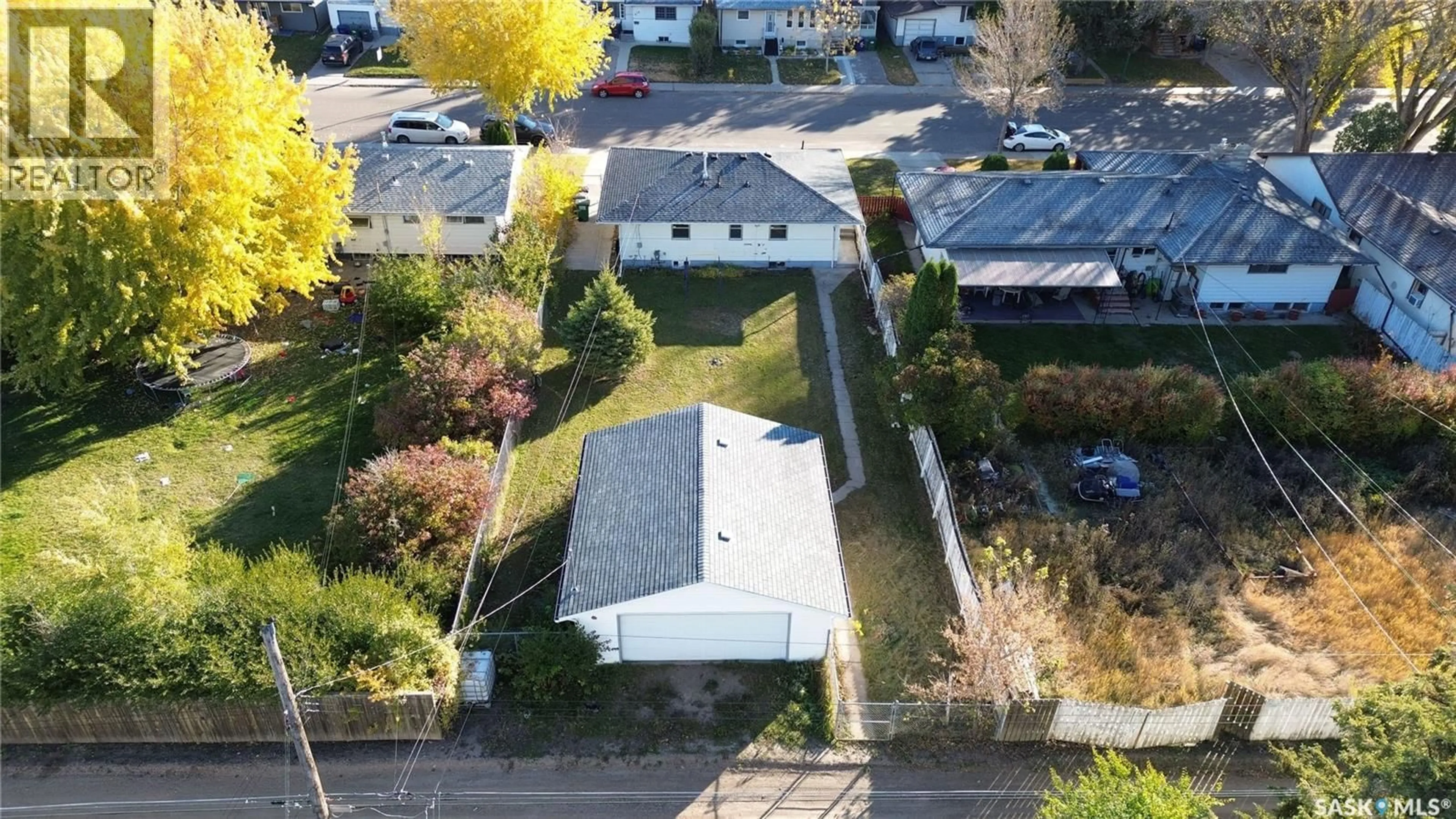A pic from outside/outdoor area/front of a property/back of a property/a pic from drone, street for 607 Q AVENUE, Saskatoon Saskatchewan S7L2Y2