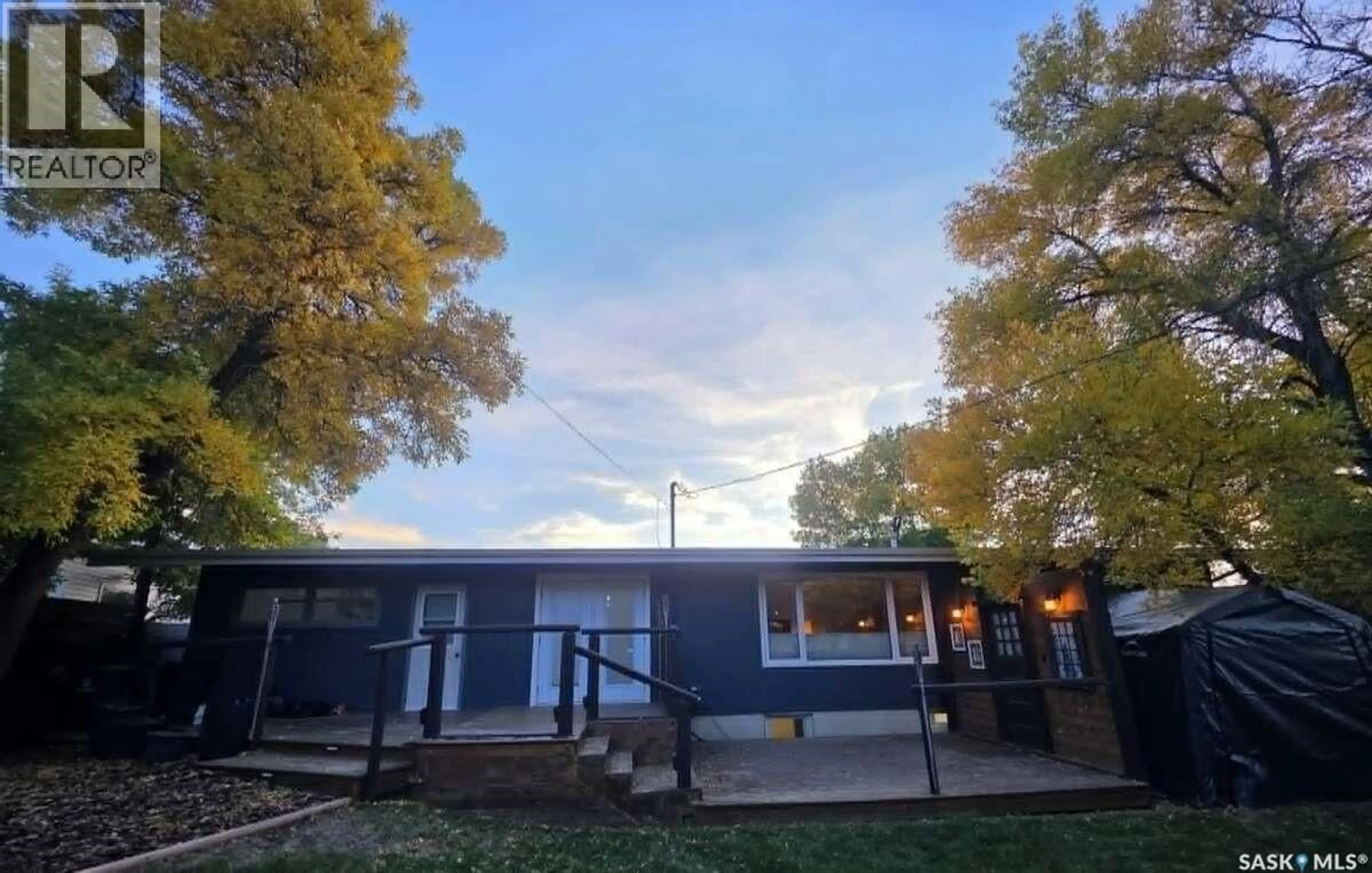 A pic from outside/outdoor area/front of a property/back of a property/a pic from drone, unknown for 802 2ND STREET, Kindersley Saskatchewan S0L1S0