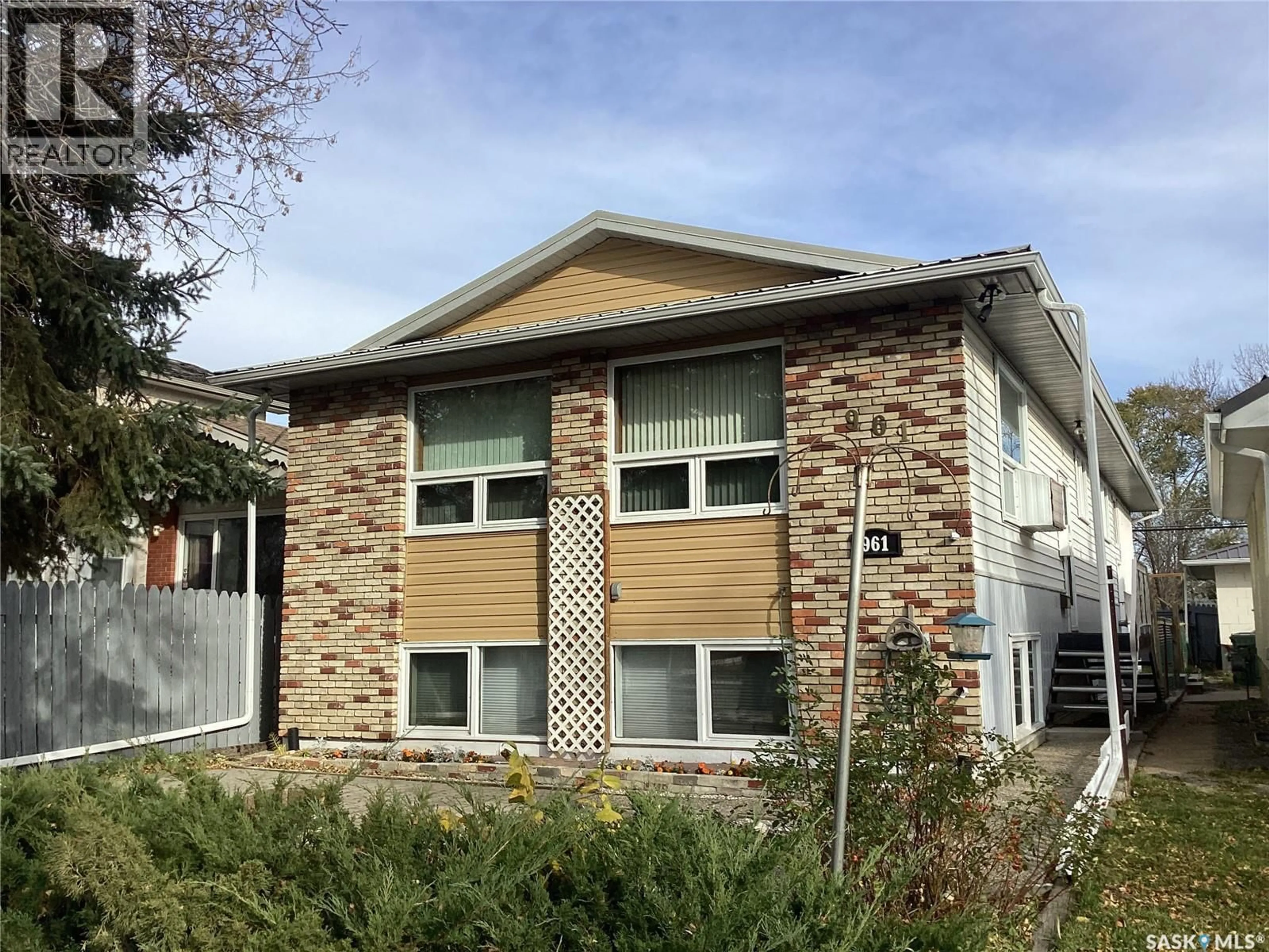 Home with vinyl exterior material, building for 961 ATHOL STREET, Regina Saskatchewan S4T3B8