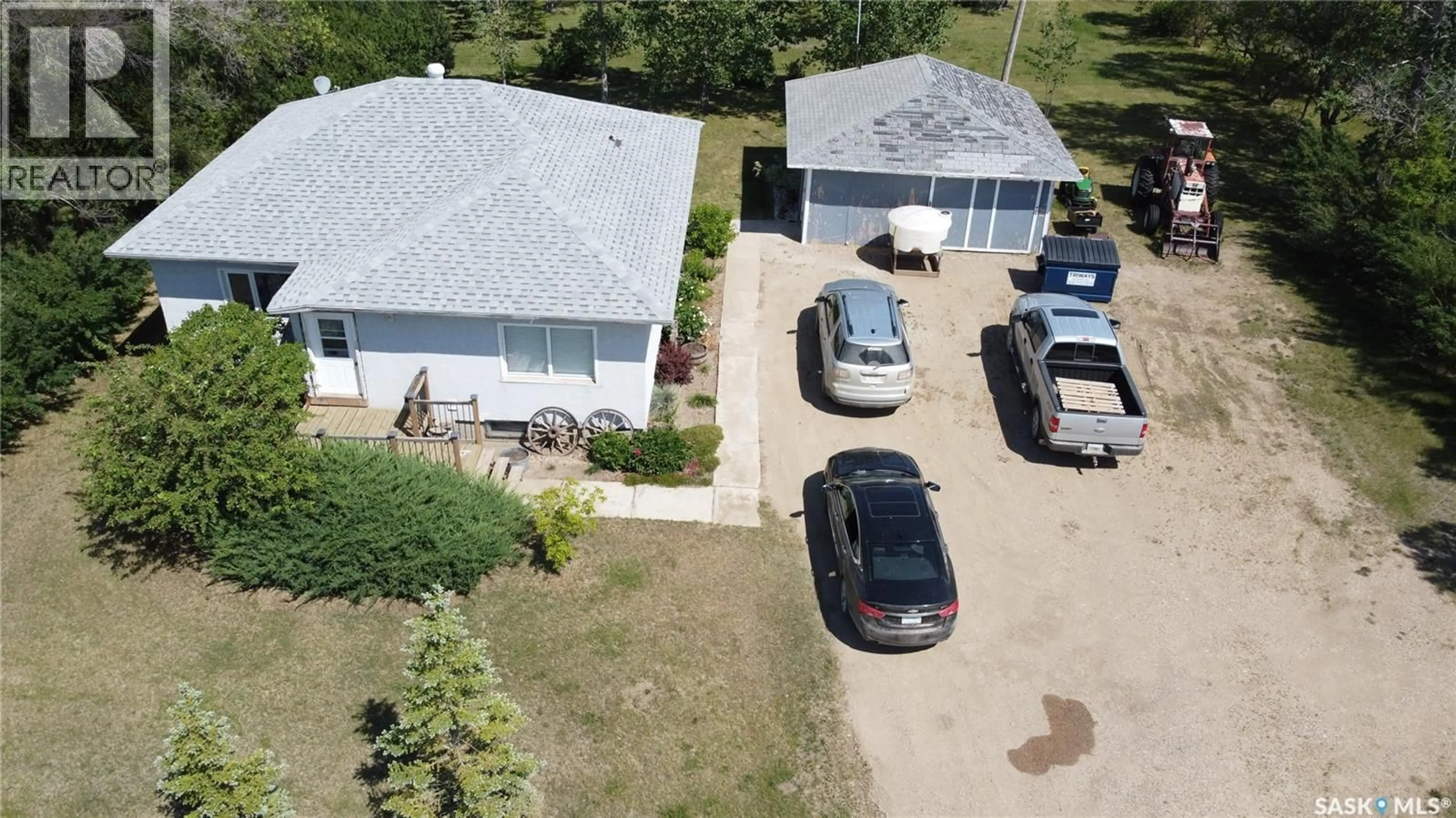 A pic from outside/outdoor area/front of a property/back of a property/a pic from drone, street for 645 - 10429 GRID ROAD, Main Centre Saskatchewan S0H2V0