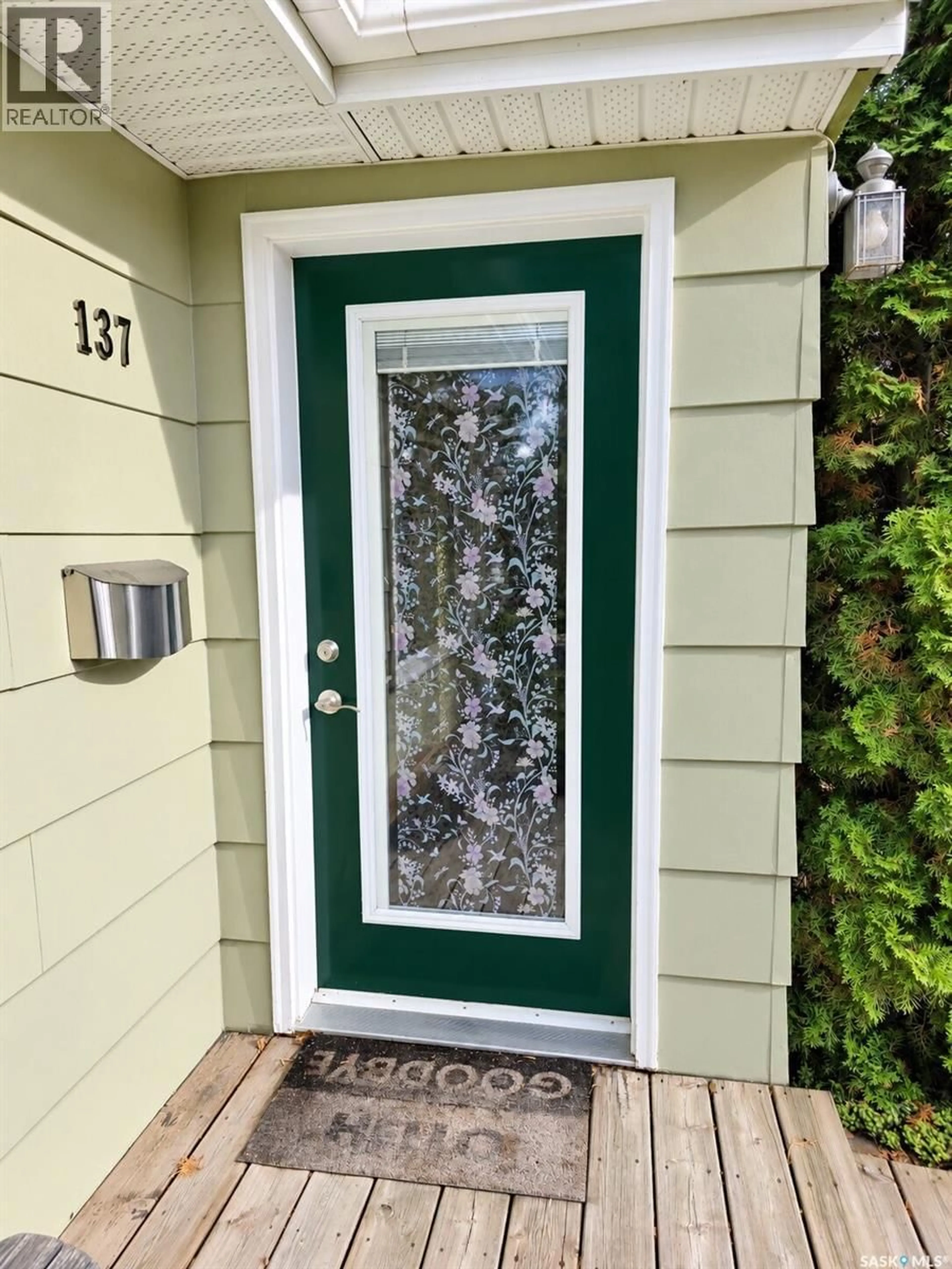 Indoor entryway for 137 SIMPSON STREET, Yorkton Saskatchewan S3N0R8