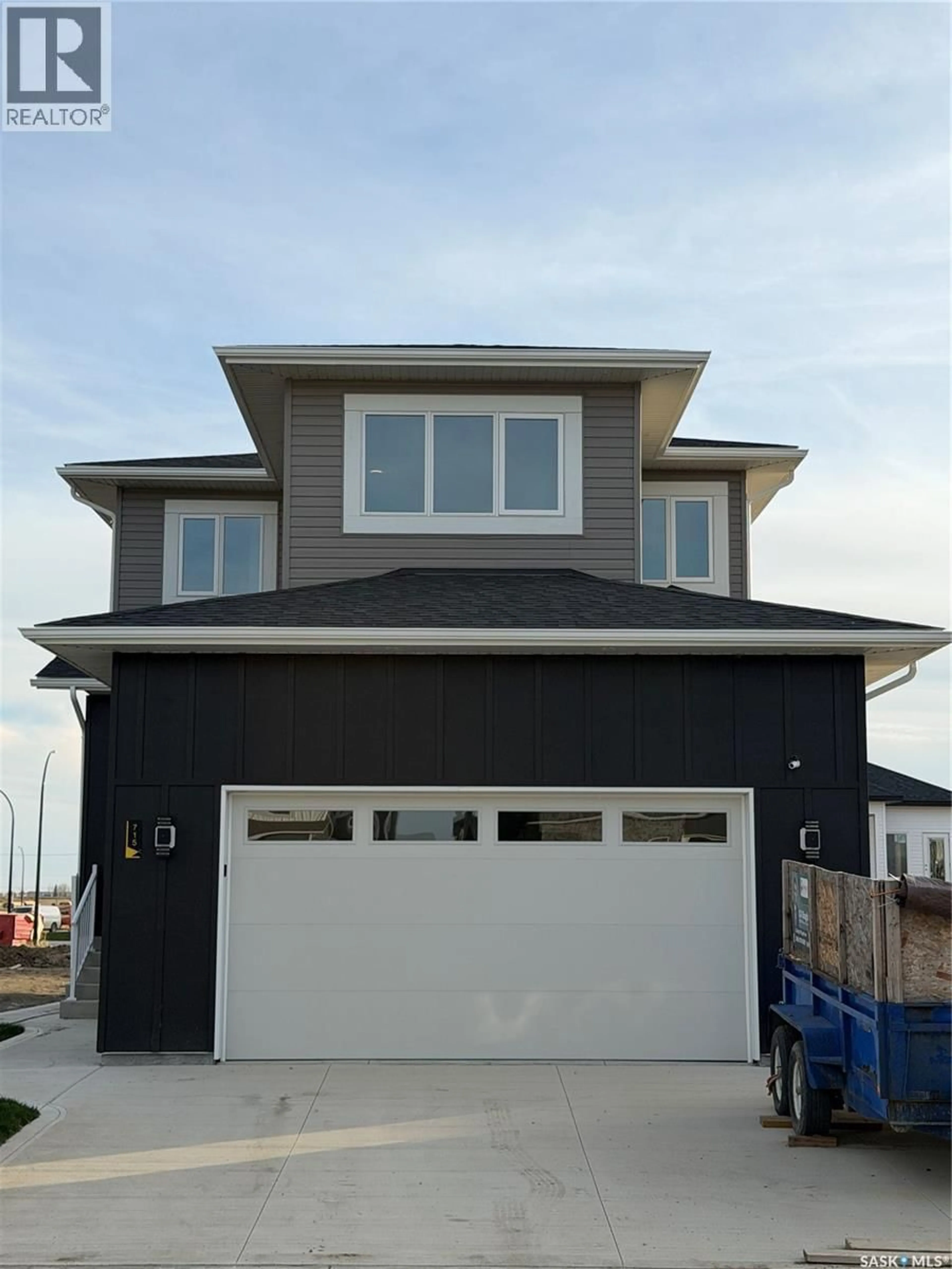 Home with vinyl exterior material, street for 715 NAZARALI UNION, Saskatoon Saskatchewan S7V1X4