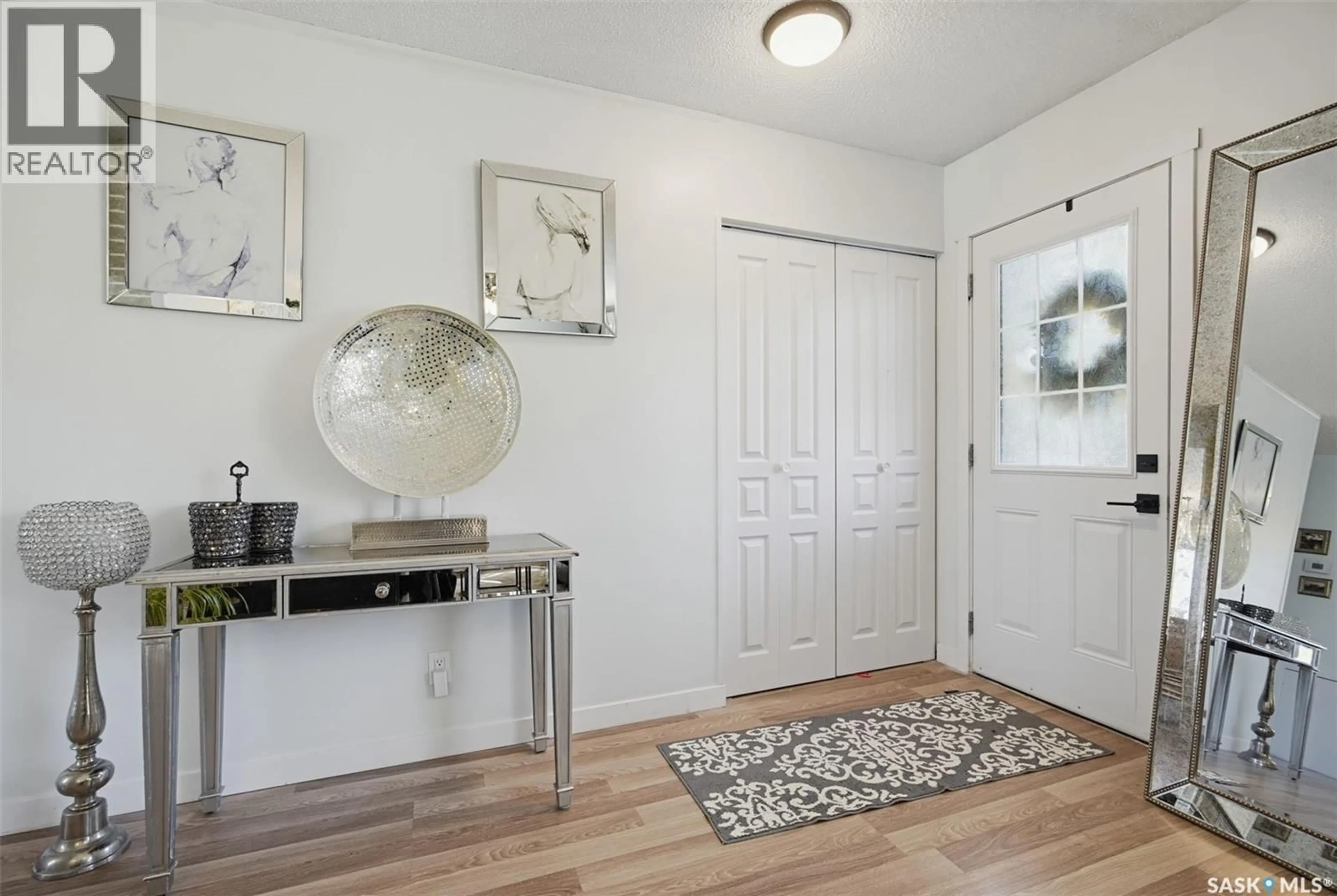 Indoor entryway for 234 HAVILAND CRESCENT, Saskatoon Saskatchewan S7L5A7