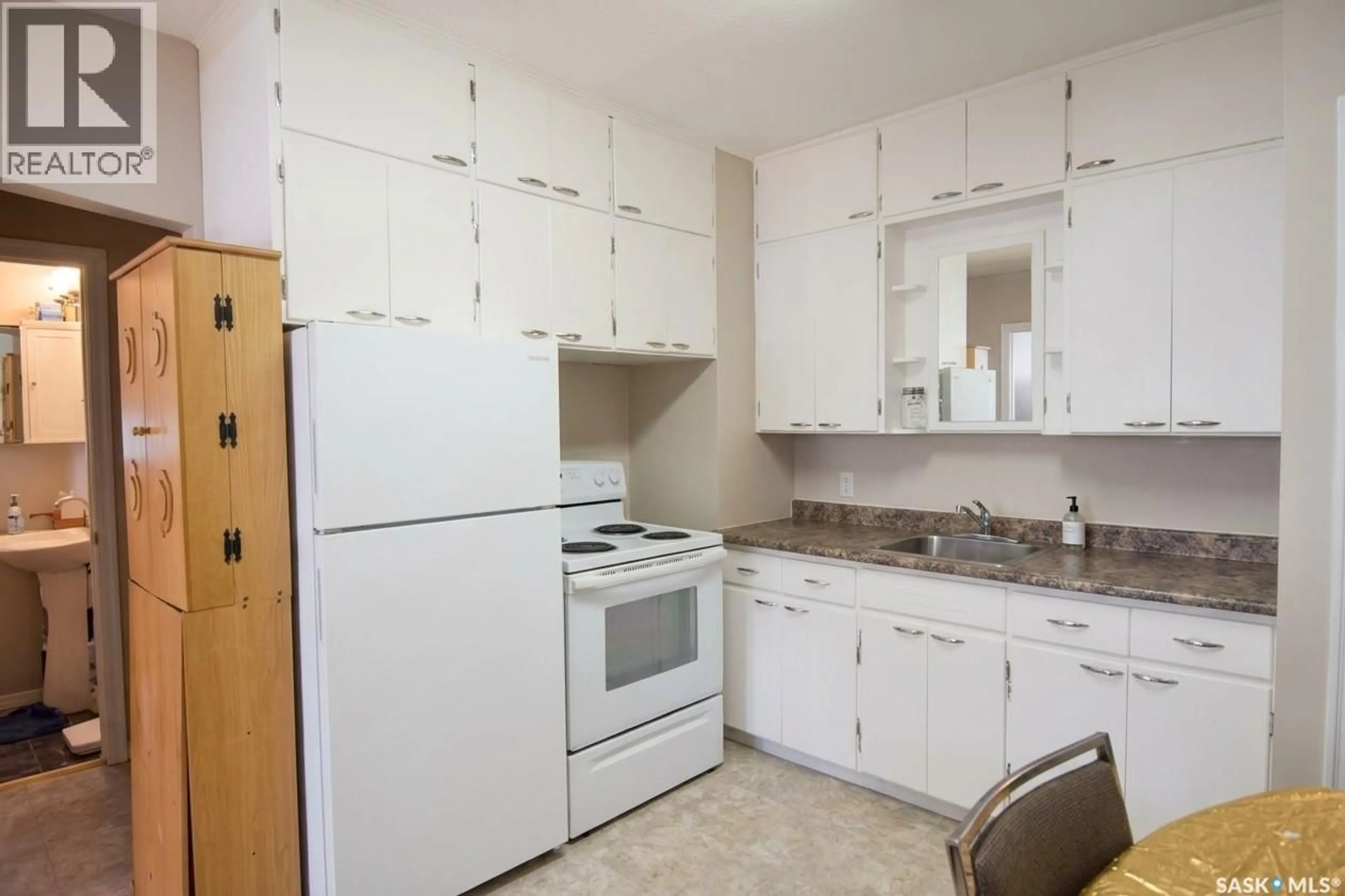 Standard kitchen, unknown for 532 13TH STREET, Prince Albert Saskatchewan S6V3G7