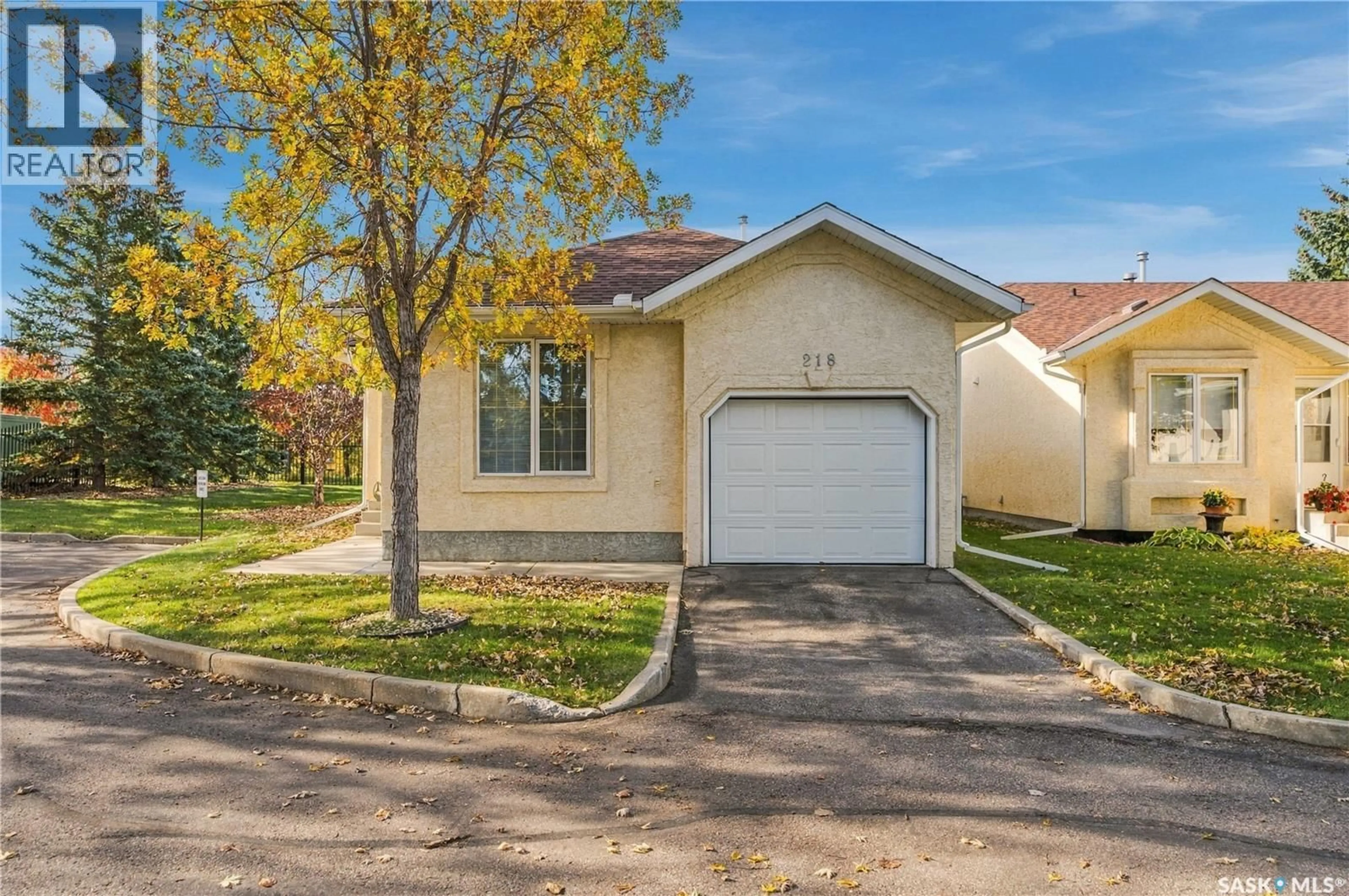 Home with vinyl exterior material, street for 815 - 218 HERITAGE GREEN, Saskatoon Saskatchewan S7H5R6