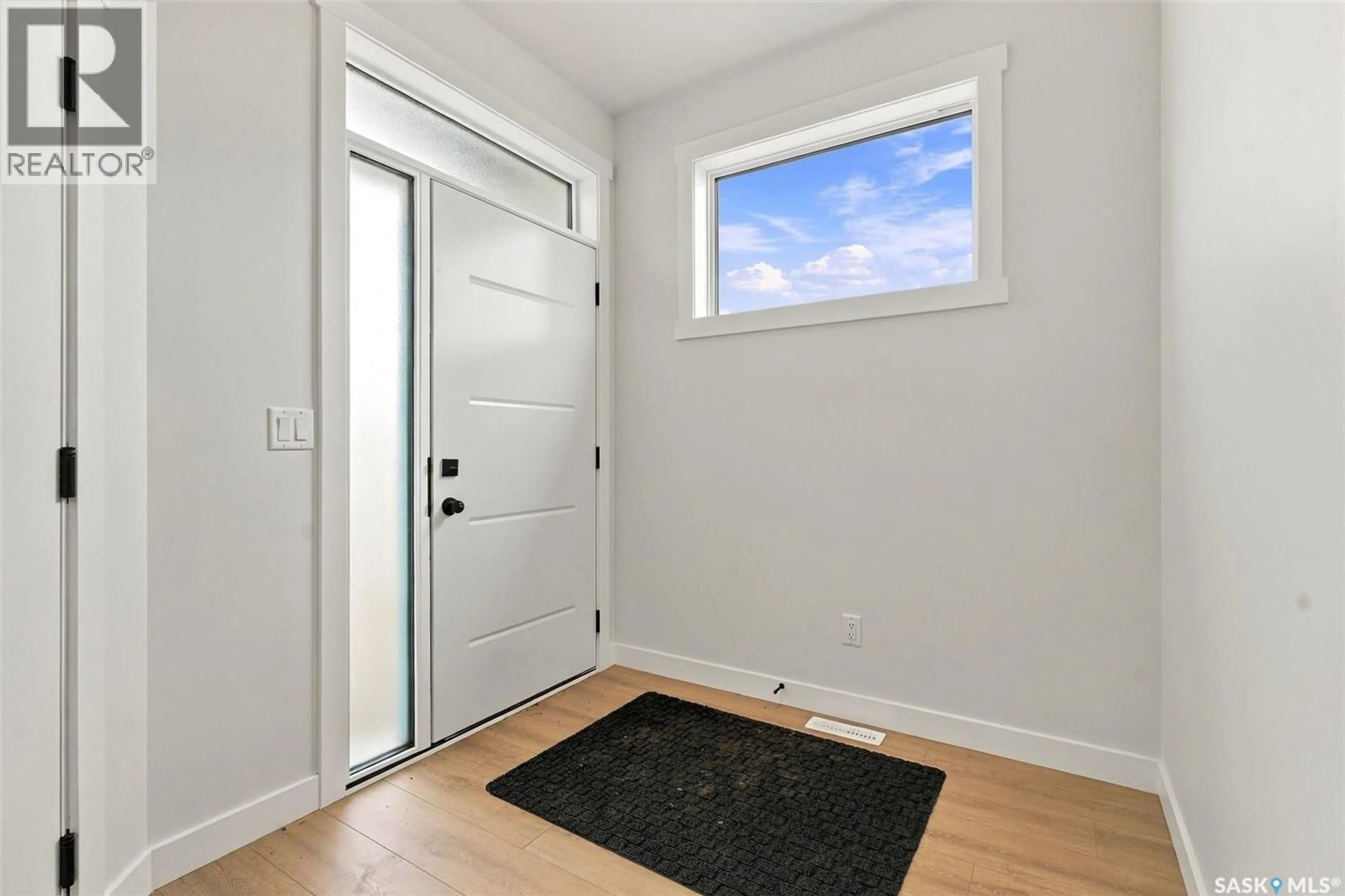 Indoor entryway for 151 NAZARALI WAY, Saskatoon Saskatchewan S7V1P6