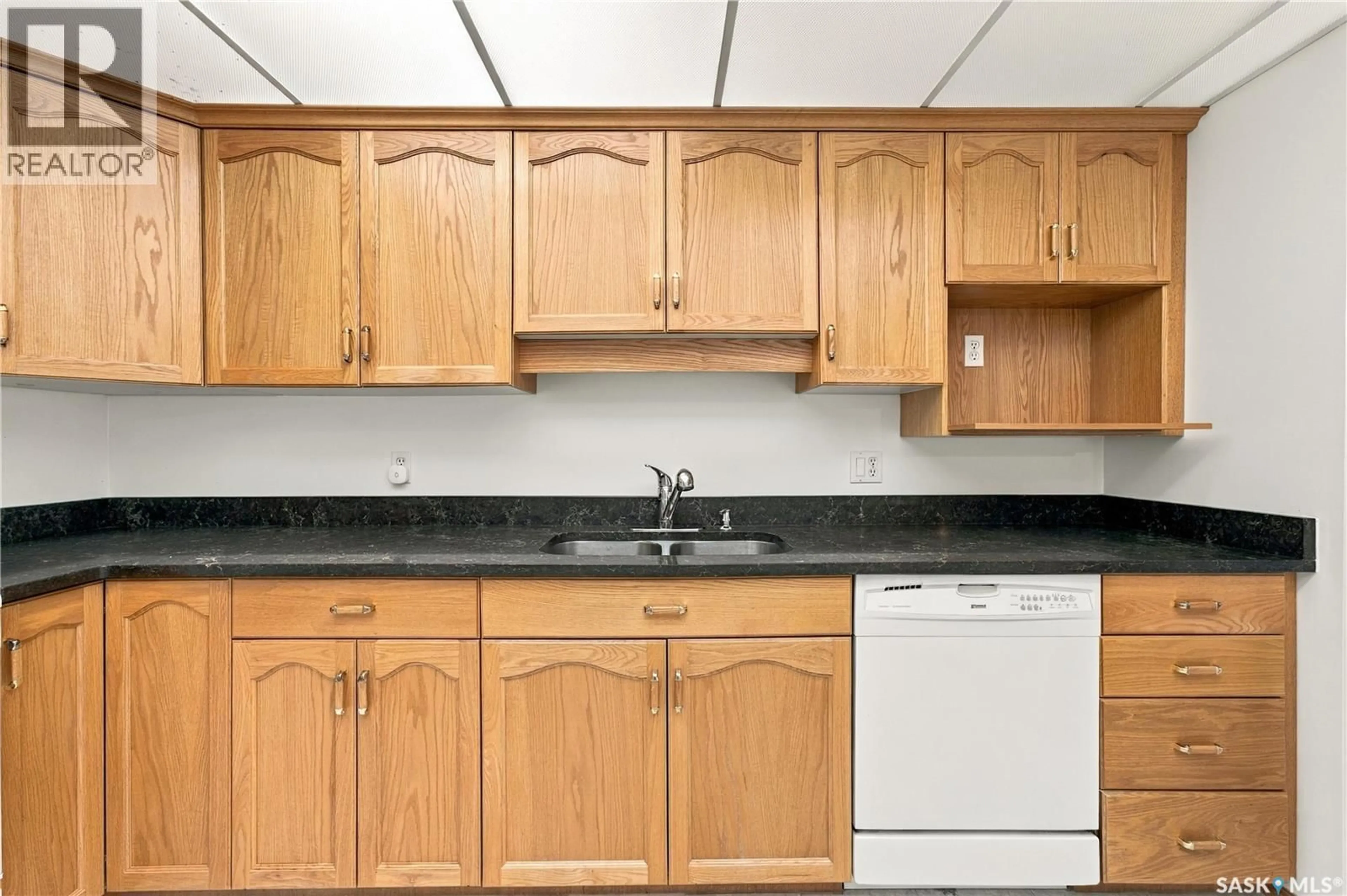 Standard kitchen, unknown for 103 - 303 PINEHOUSE DRIVE, Saskatoon Saskatchewan S7K7Z4
