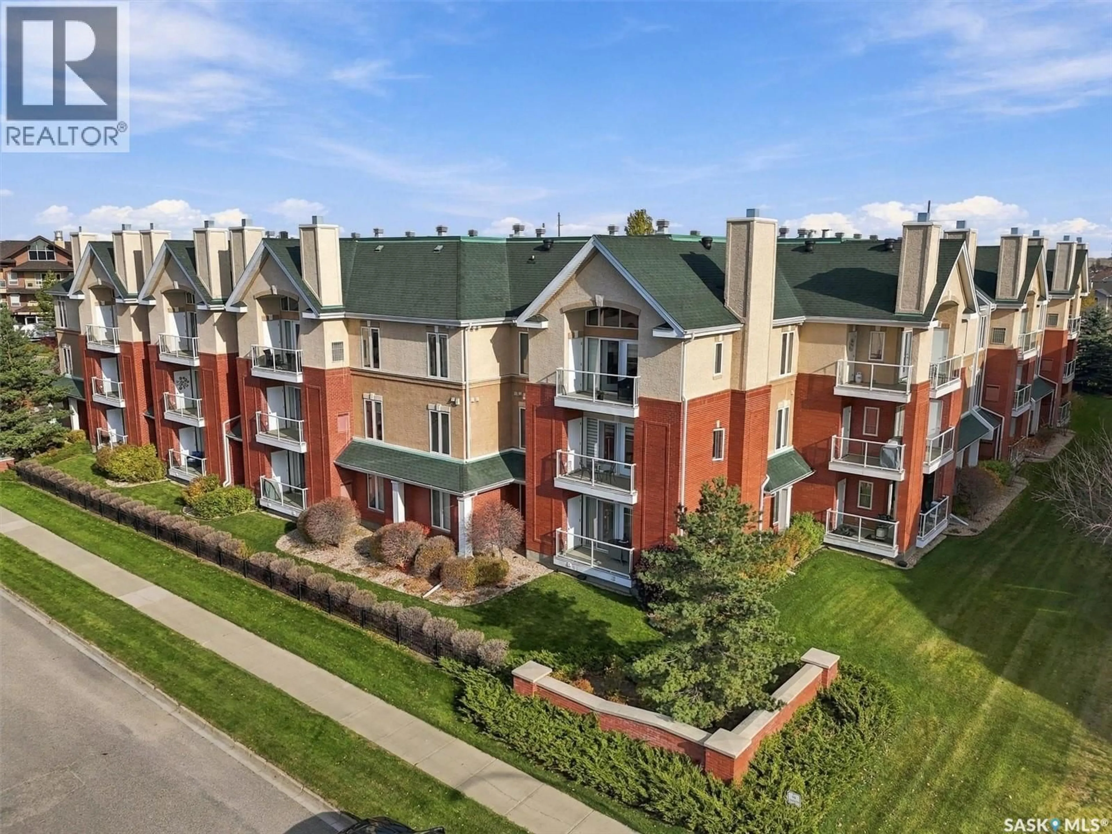 A pic from outside/outdoor area/front of a property/back of a property/a pic from drone, city buildings view from balcony for 311 928 HERITAGE VIEW, Saskatoon Saskatchewan S7H5T7