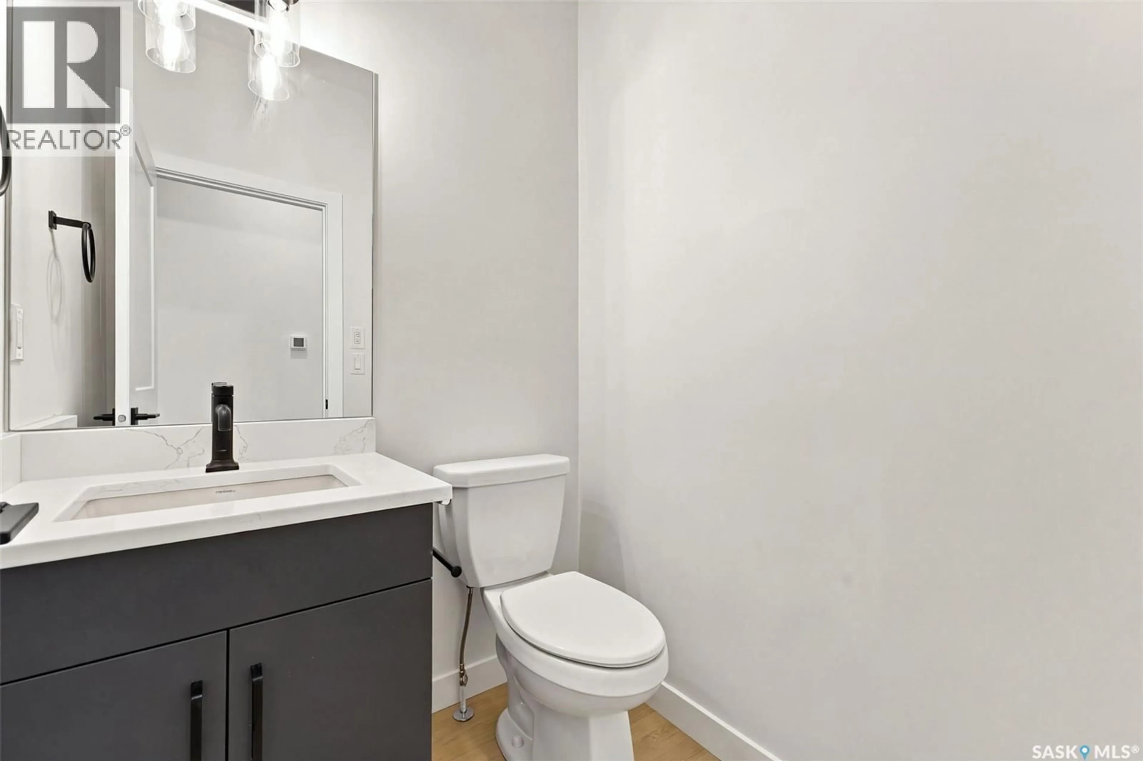 Standard bathroom, unknown for 247 DORAN WAY, Saskatoon Saskatchewan S7V1Z3