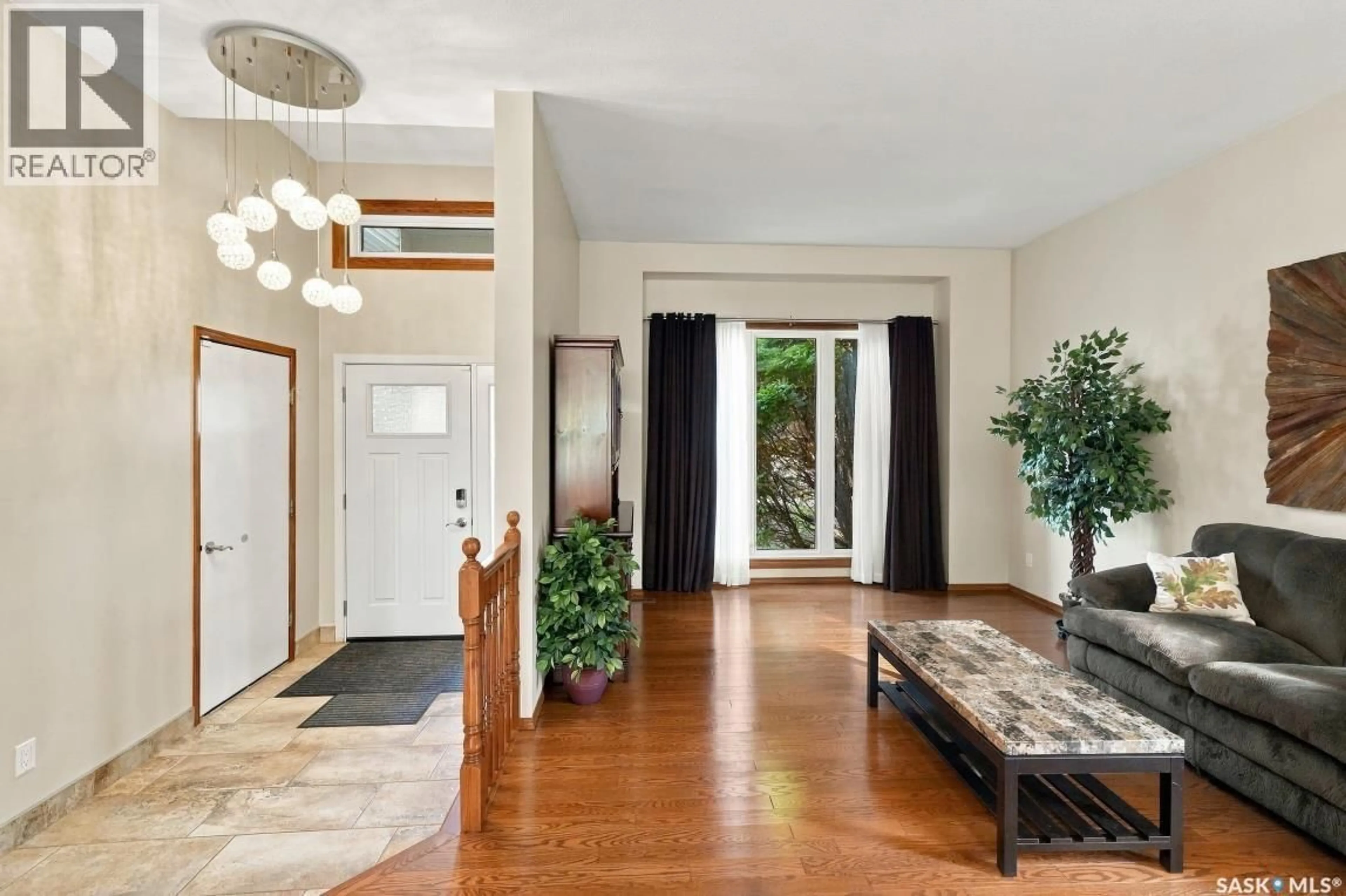 Indoor entryway for 410 BRONSON CRESCENT, Saskatoon Saskatchewan S7J5E2