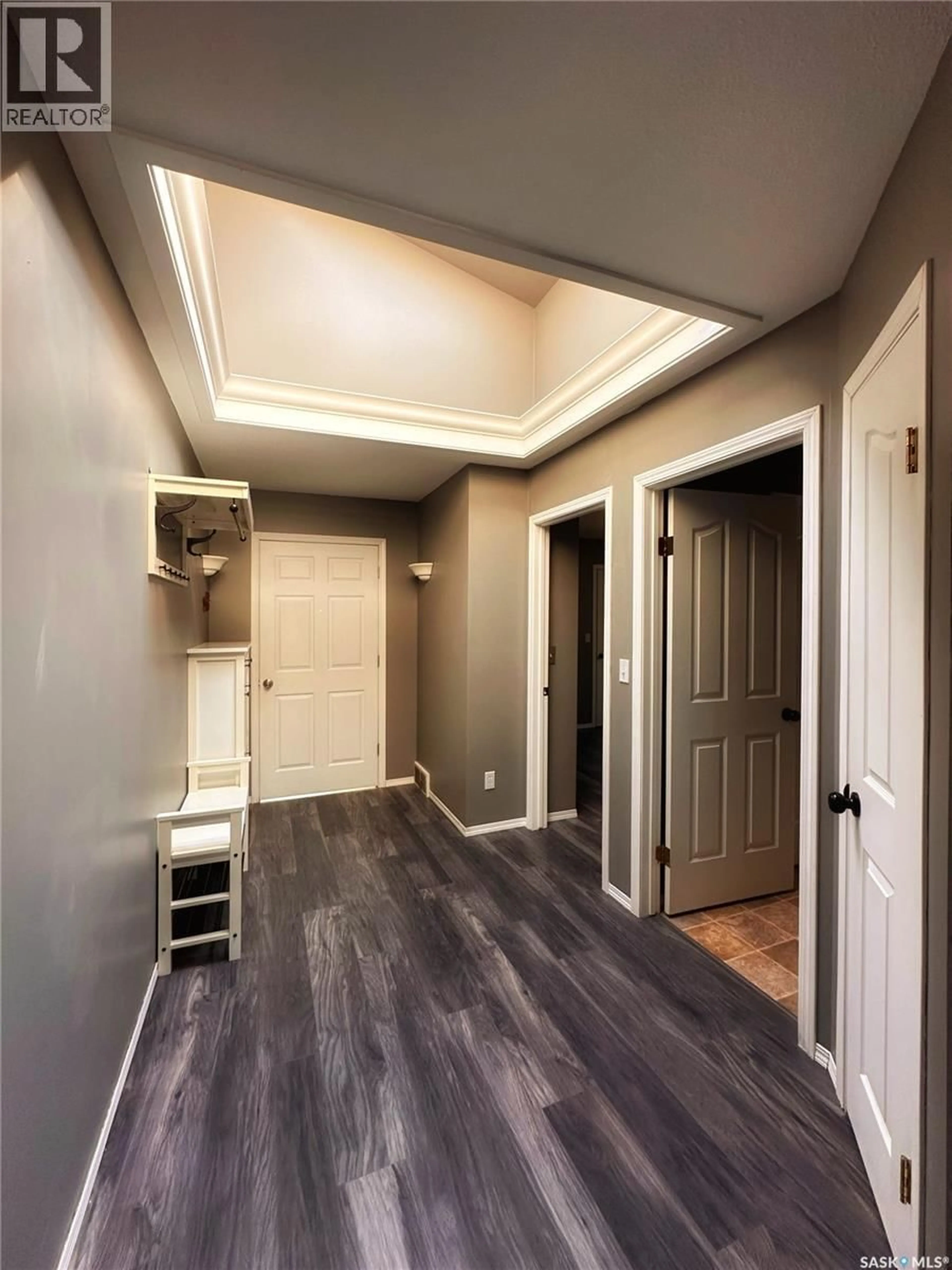 Indoor entryway for 1804 BELFAST AVENUE, Saskatoon Saskatchewan S7M0L8