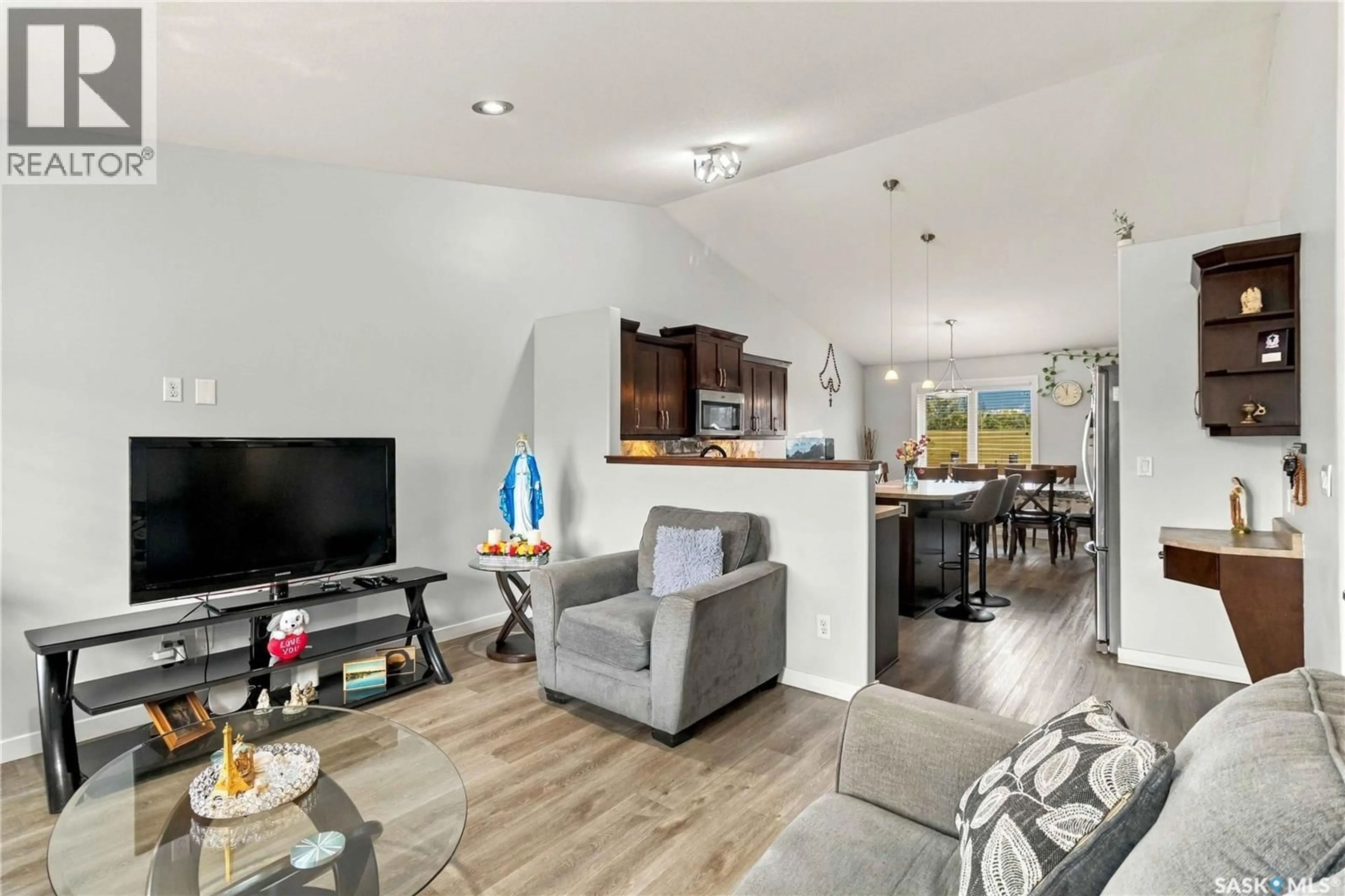 Open concept kitchen, unknown for 562 REMPLE MANOR, Saskatoon Saskatchewan S7T0J4