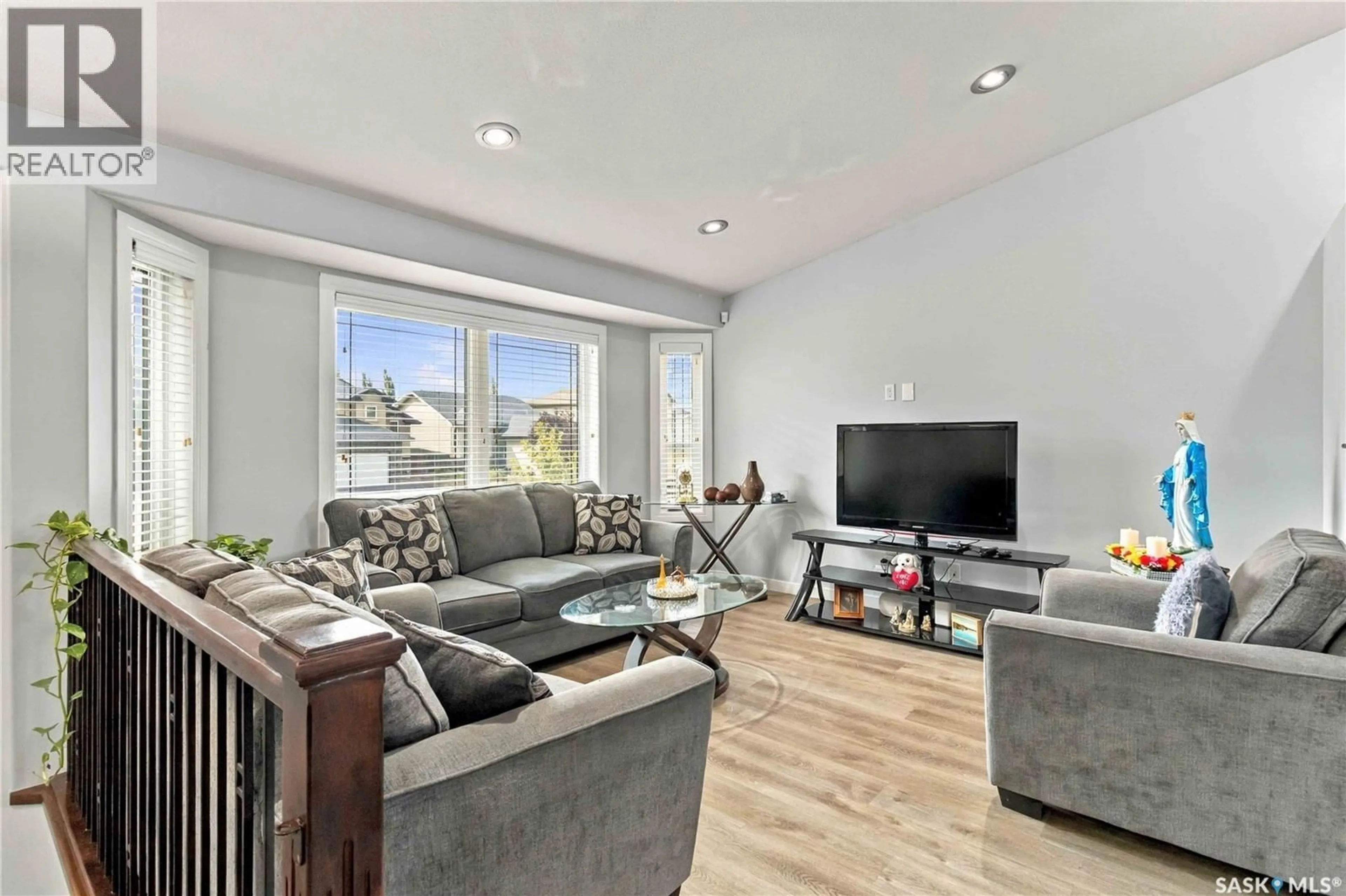 Living room with furniture, wood/laminate floor for 562 REMPLE MANOR, Saskatoon Saskatchewan S7T0J4