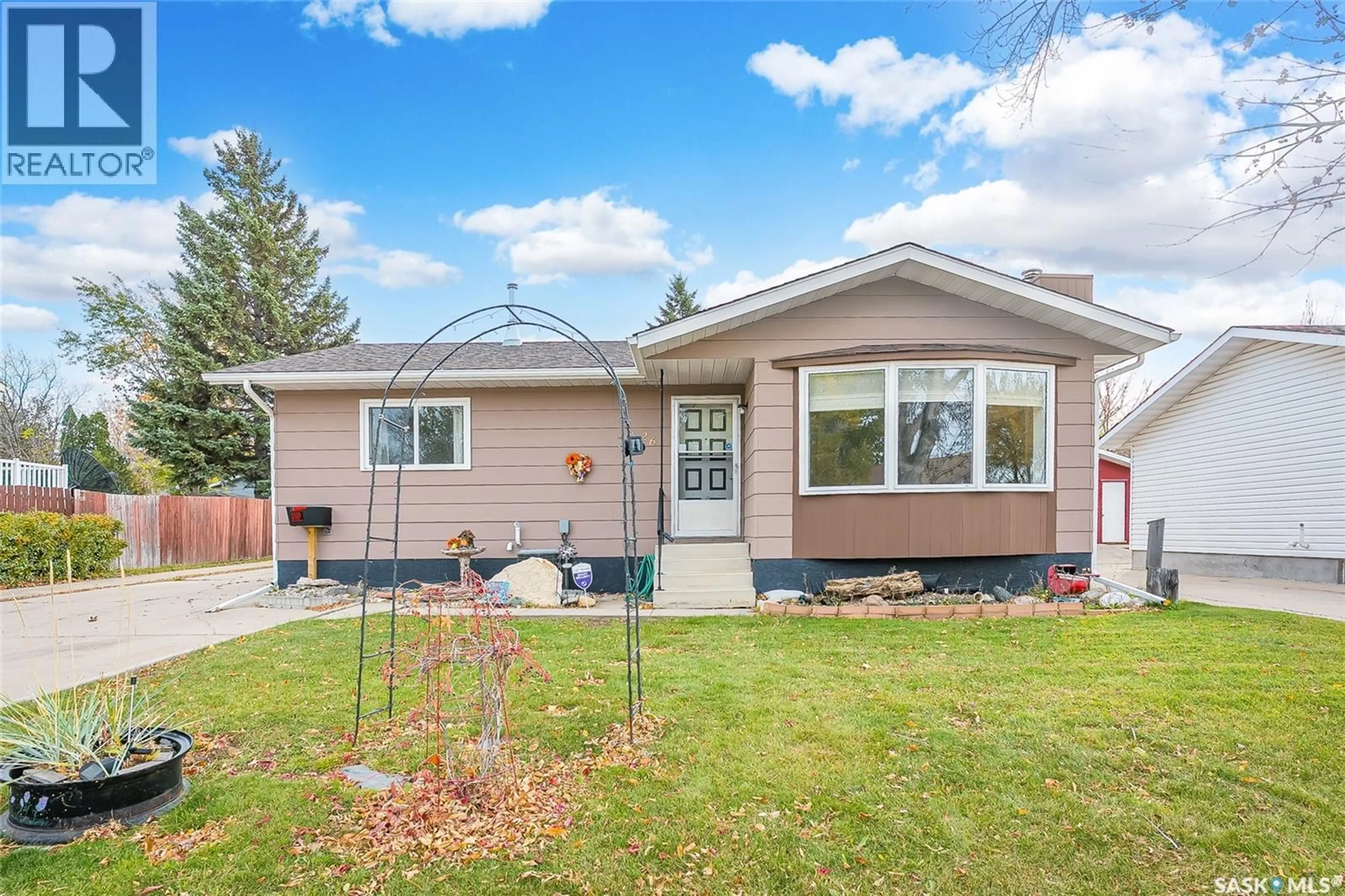 Home with vinyl exterior material, street for 226 O'REGAN CRESCENT, Saskatoon Saskatchewan S7L6T2