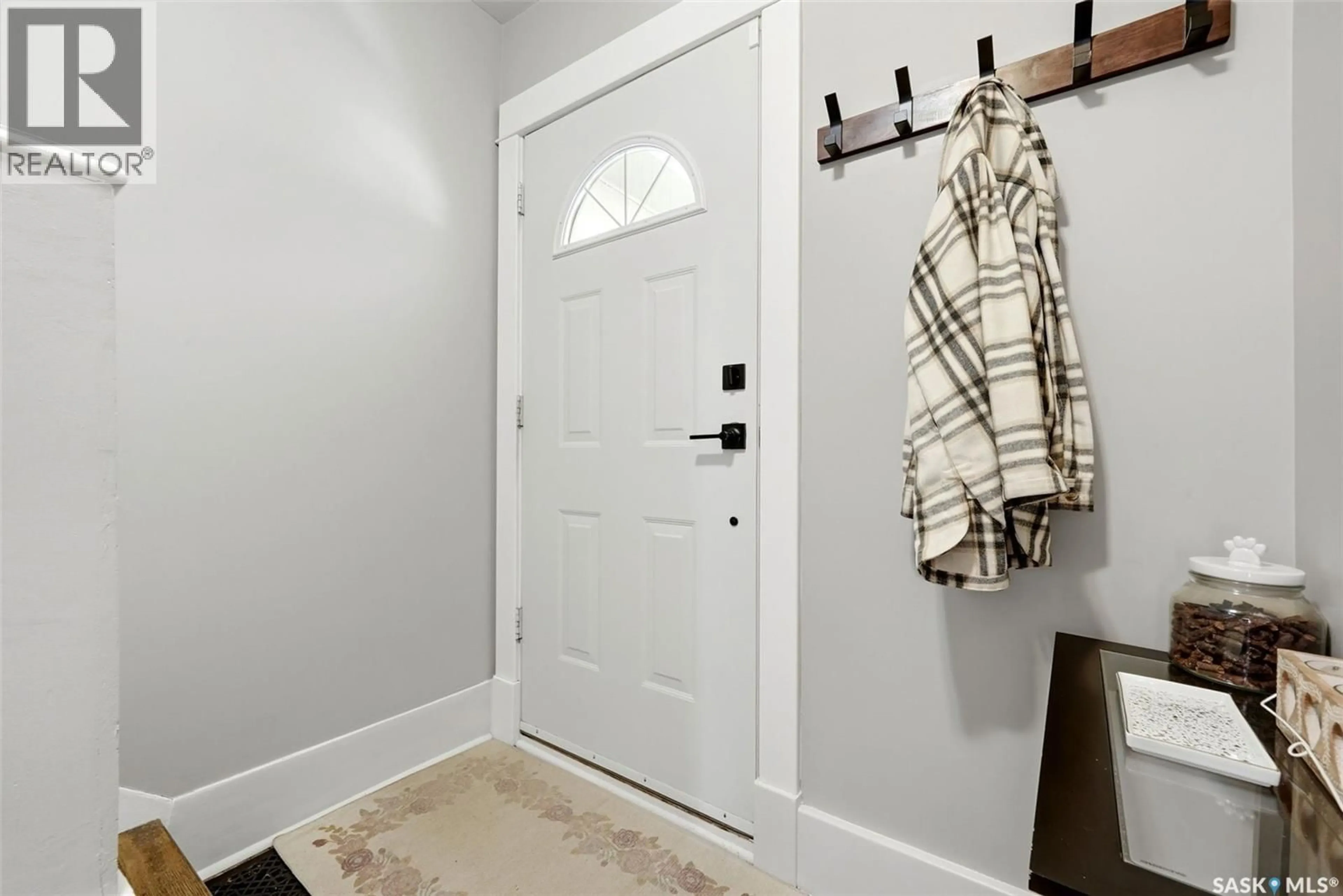 Indoor entryway for 2340 MONTAGUE STREET, Regina Saskatchewan S4T3K5
