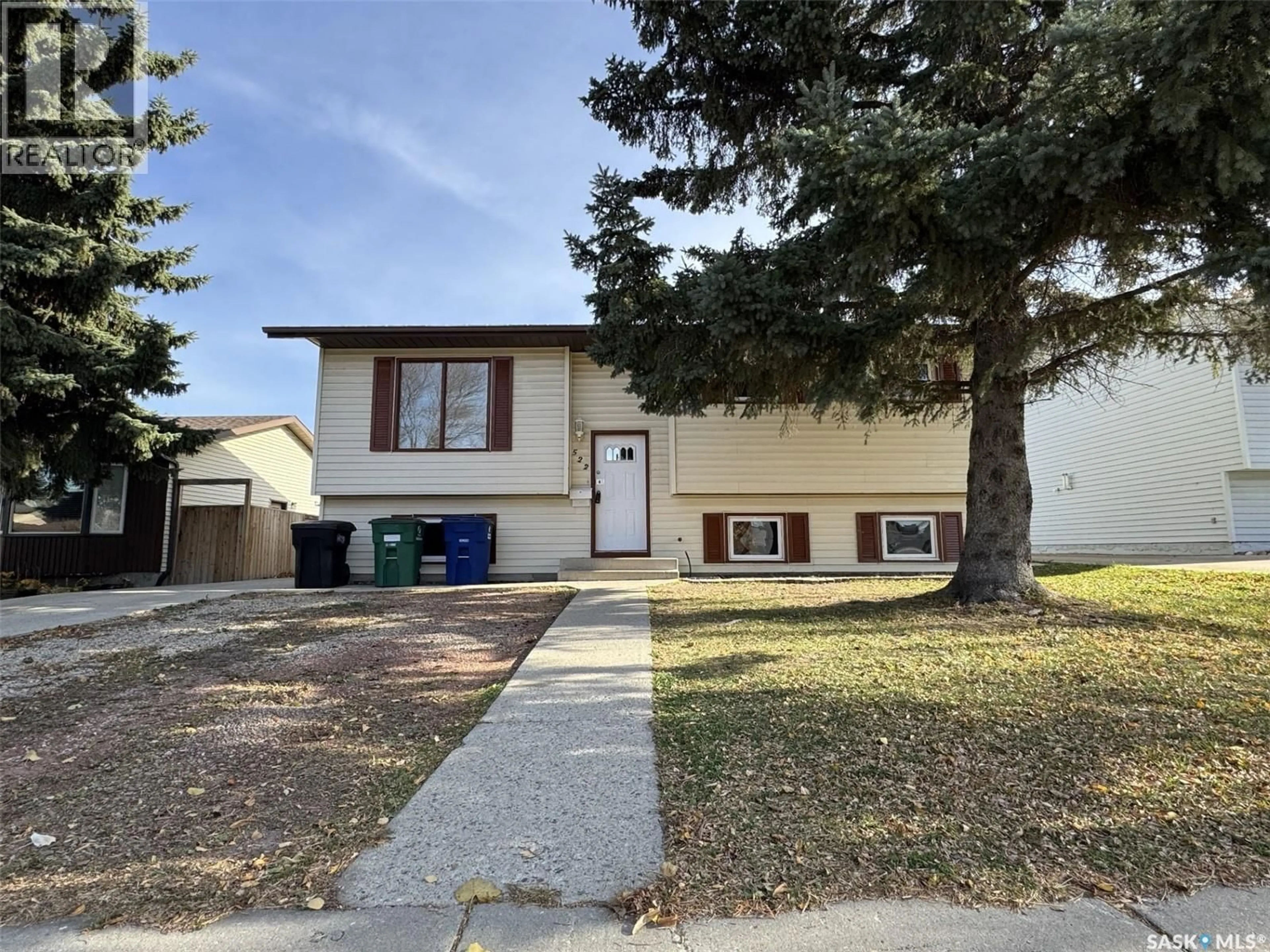 Home with vinyl exterior material, street for 522 SILVERWOOD ROAD, Saskatoon Saskatchewan S7K6R4
