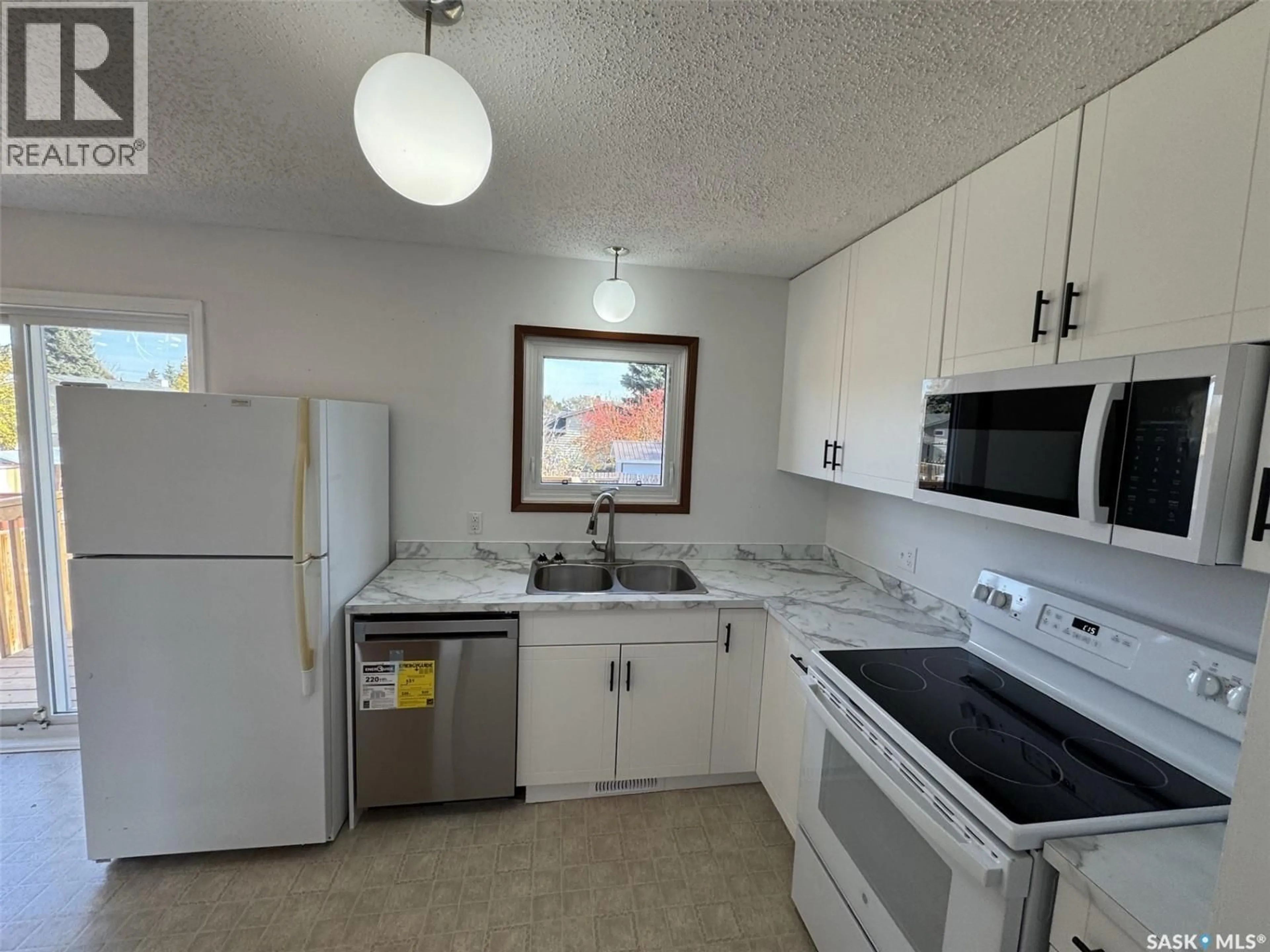 Standard kitchen, unknown for 522 SILVERWOOD ROAD, Saskatoon Saskatchewan S7K6R4