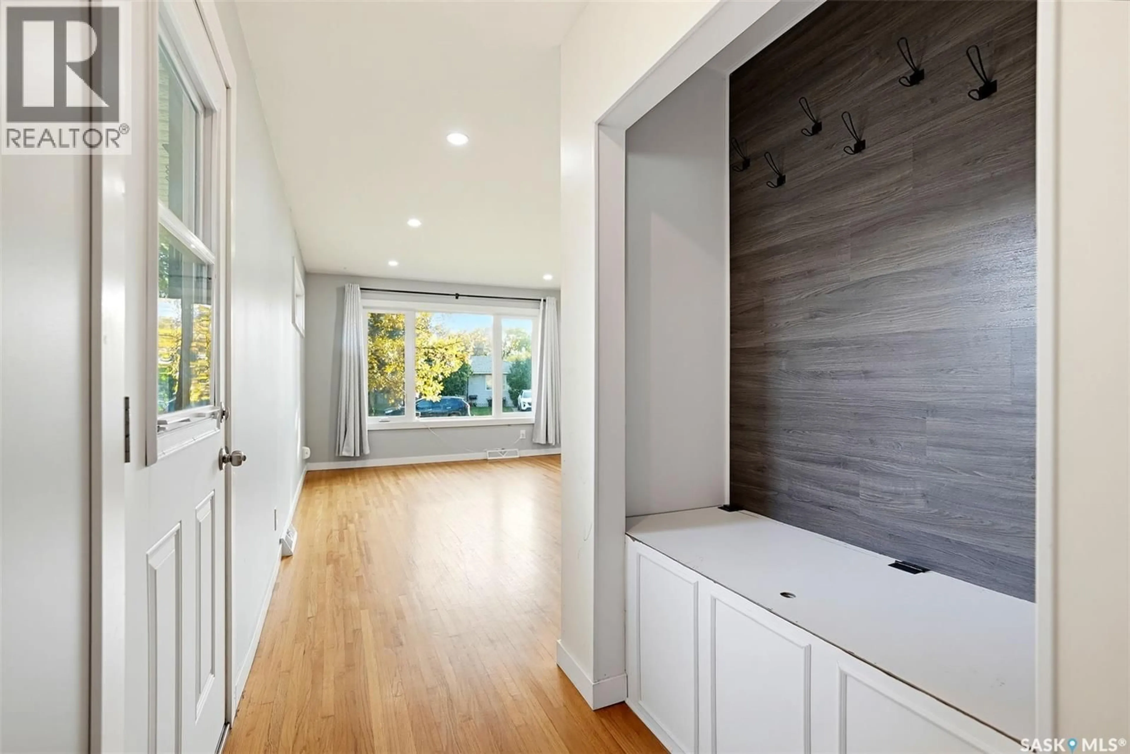 Indoor entryway for 13 STEWART AVENUE, Saskatoon Saskatchewan S7L3S5