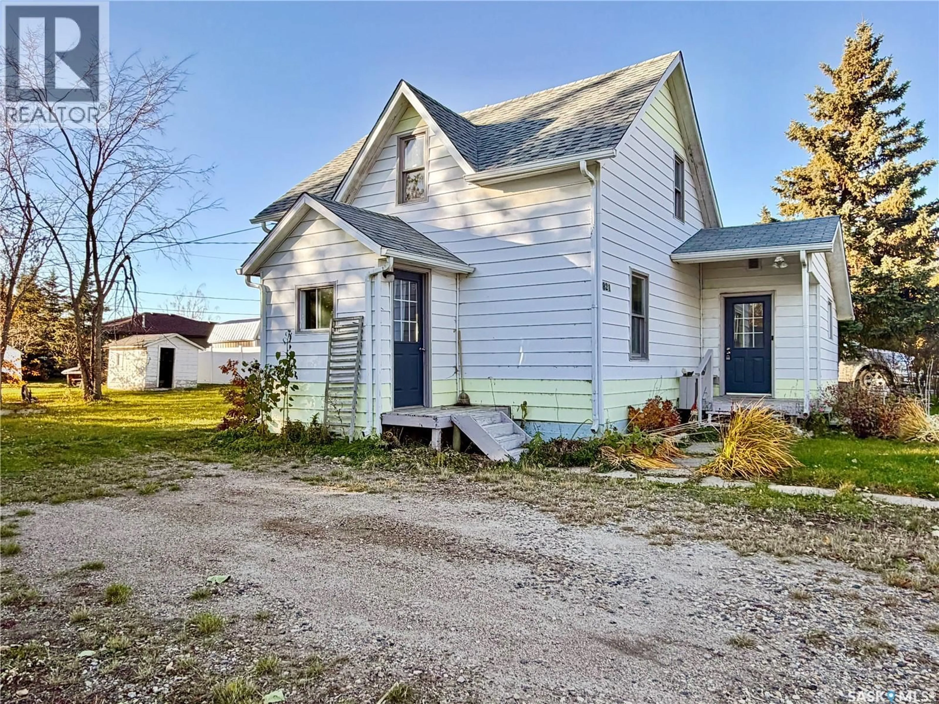 A pic from outside/outdoor area/front of a property/back of a property/a pic from drone, street for 821 2ND AVENUE, Zenon Park Saskatchewan S0E1W0