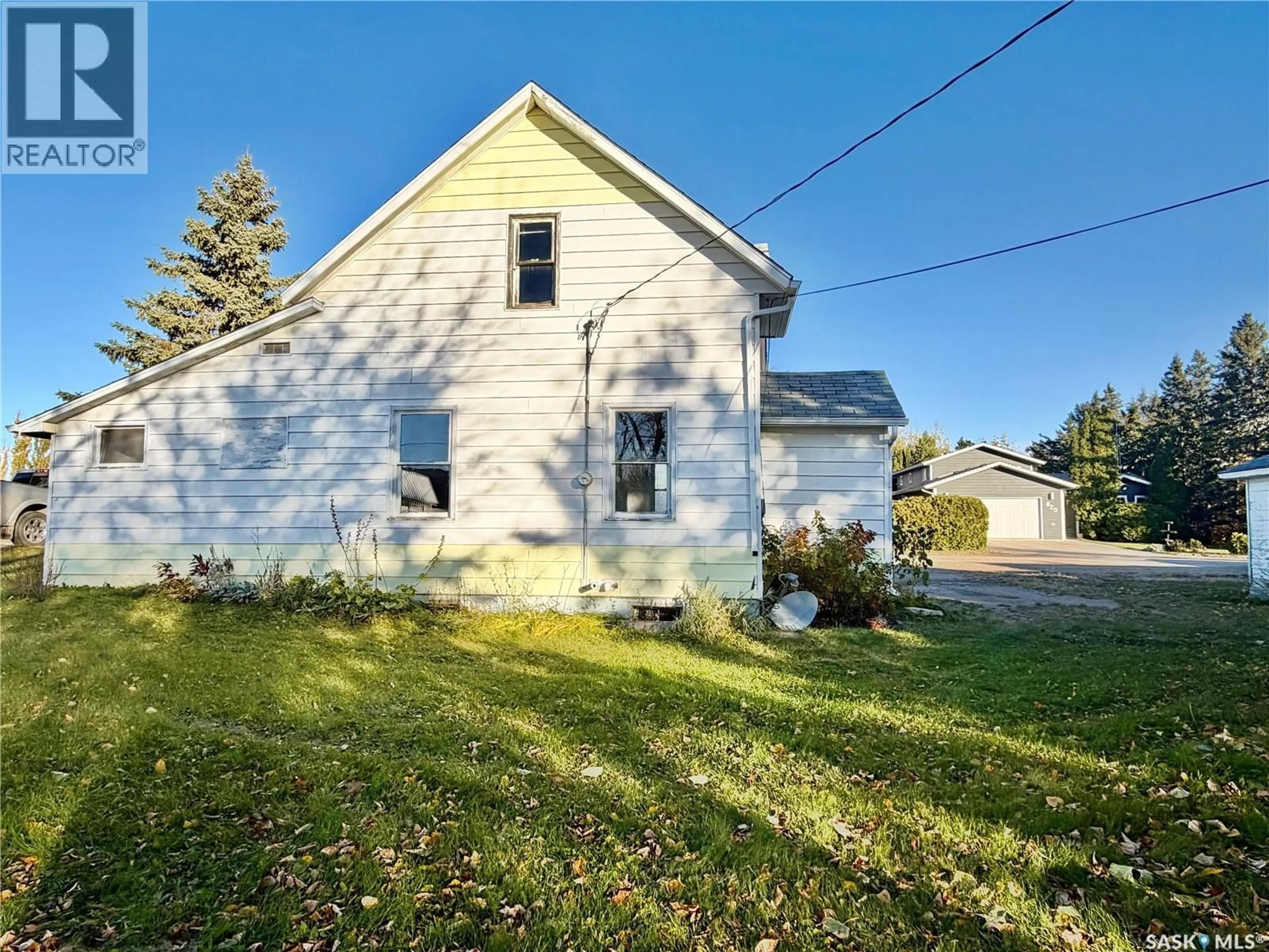 A pic from outside/outdoor area/front of a property/back of a property/a pic from drone, street for 821 2ND AVENUE, Zenon Park Saskatchewan S0E1W0
