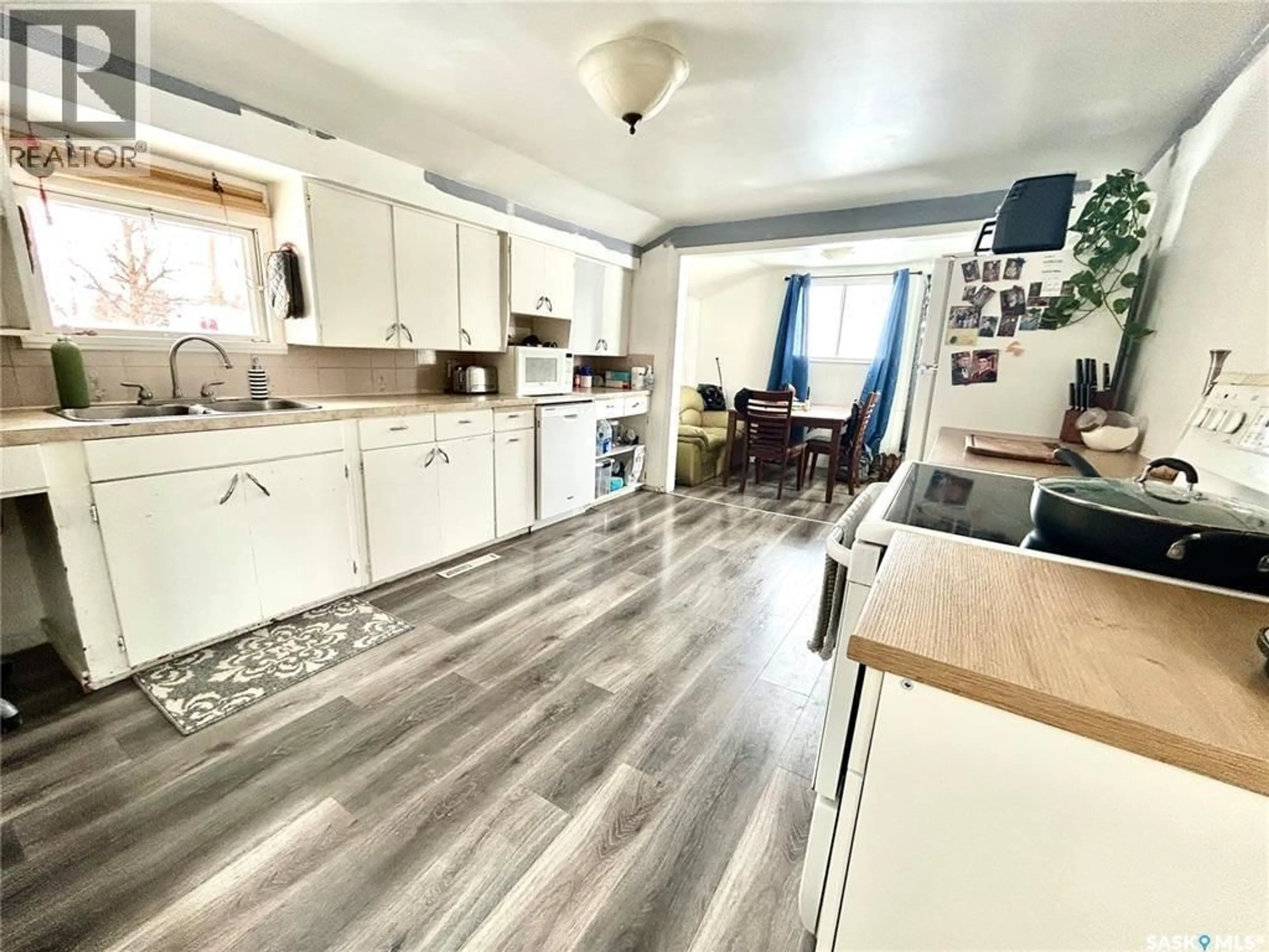 Open concept kitchen, unknown for 821 2ND AVENUE, Zenon Park Saskatchewan S0E1W0