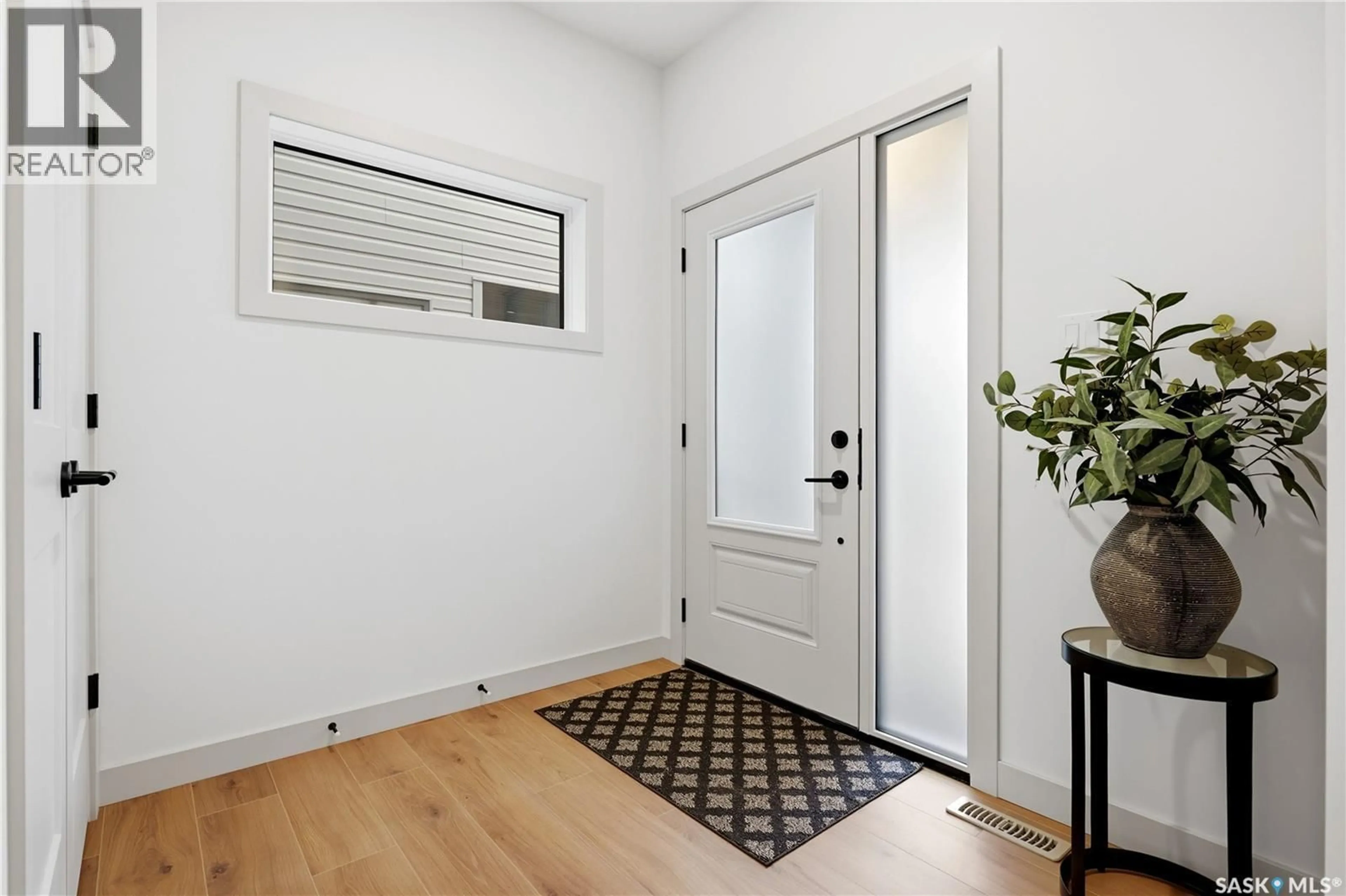 Indoor entryway for 11 VANCOUVER CRESCENT, Pilot Butte Saskatchewan S0G3Z0