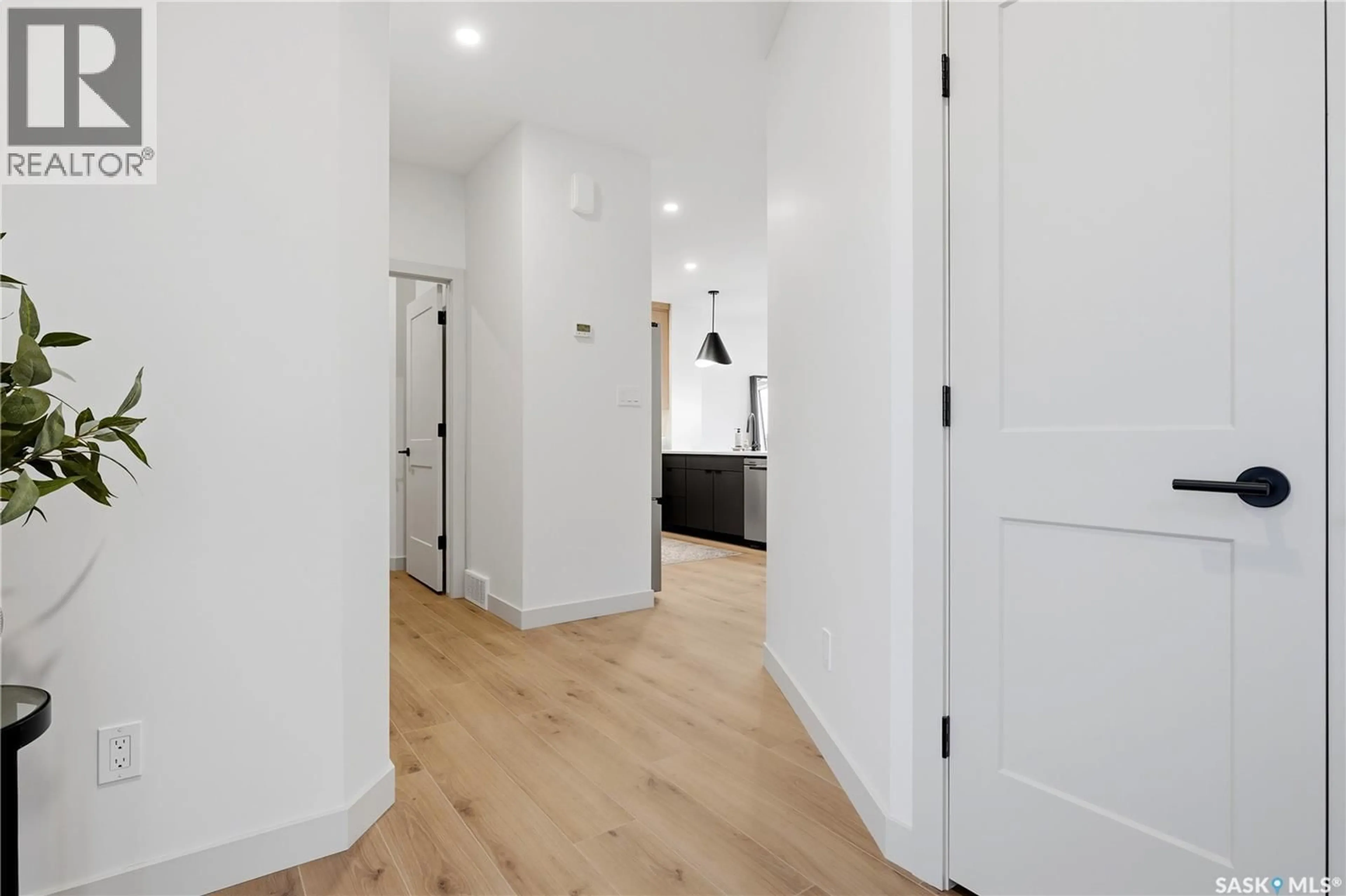 Indoor entryway for 11 VANCOUVER CRESCENT, Pilot Butte Saskatchewan S0G3Z0
