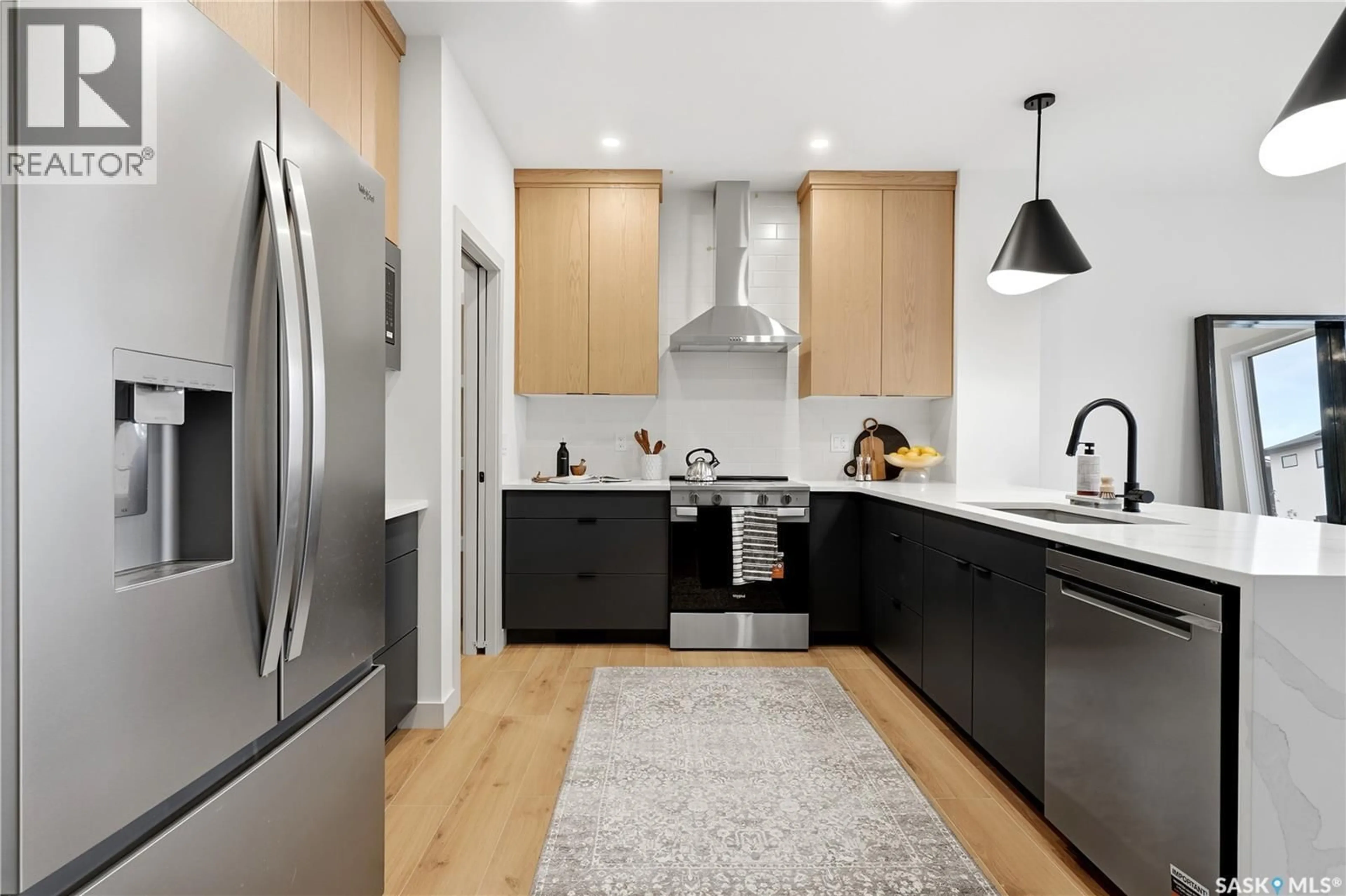Contemporary kitchen, unknown for 11 VANCOUVER CRESCENT, Pilot Butte Saskatchewan S0G3Z0