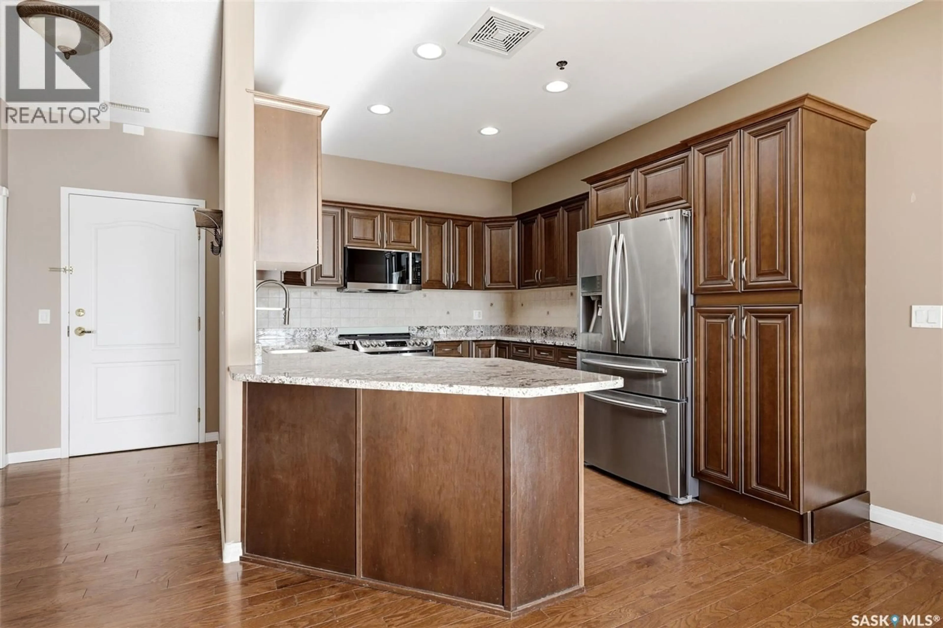 Open concept kitchen, unknown for 1901 - 1006 VICTORIA AVENUE, Regina Saskatchewan S4P3R4
