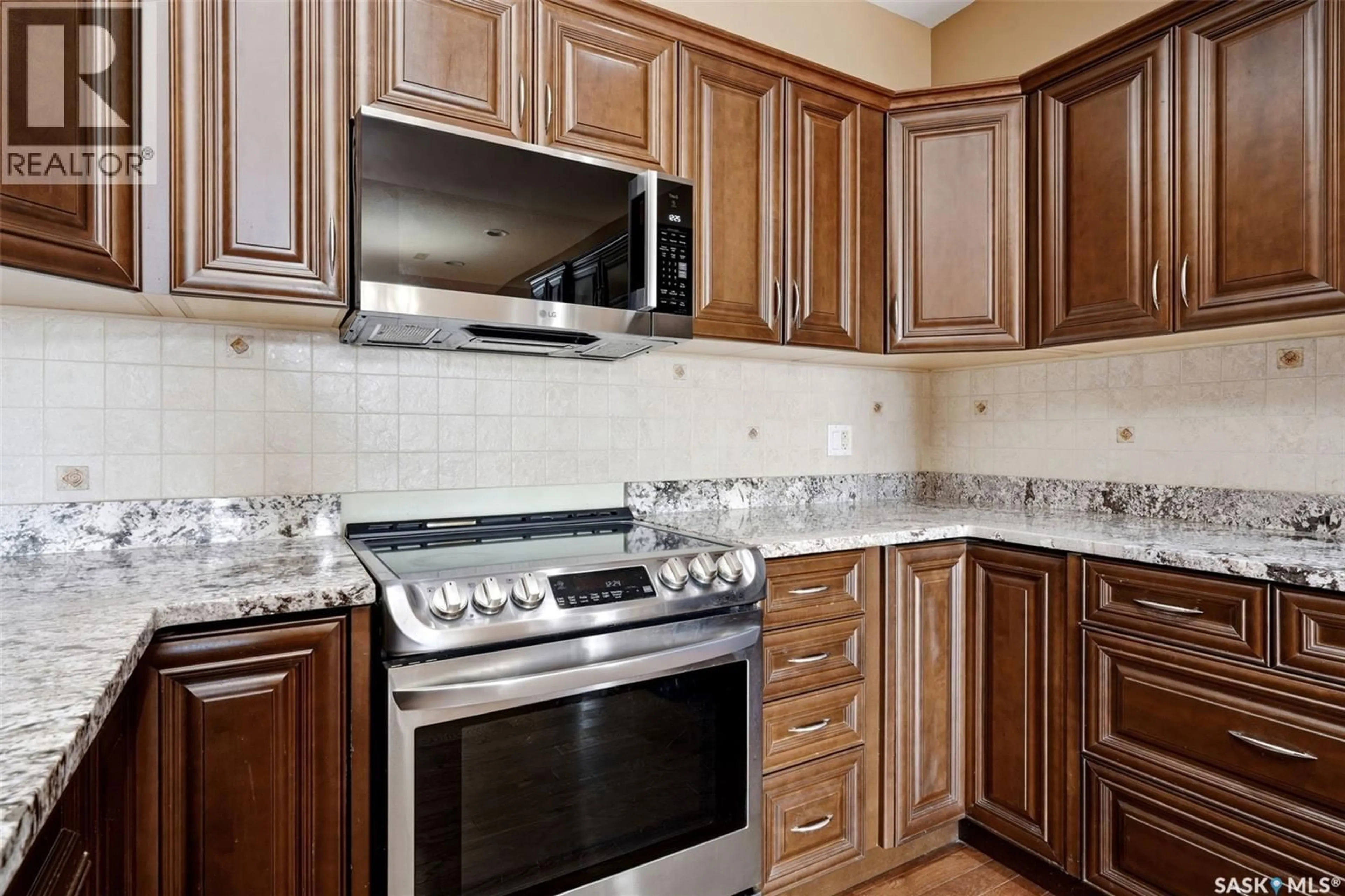 Standard kitchen, ceramic/tile floor for 1901 - 1006 VICTORIA AVENUE, Regina Saskatchewan S4P3R4