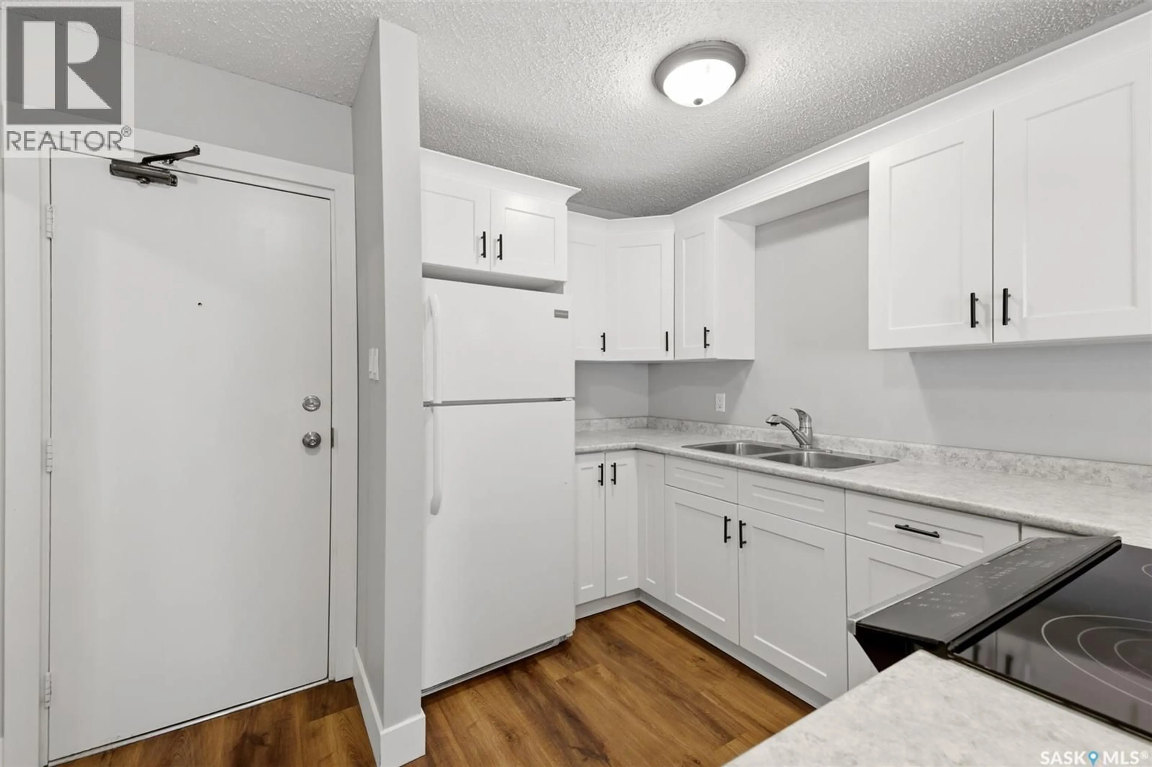 Standard kitchen, unknown for 214 2315 MCINTYRE STREET, Regina Saskatchewan S4P3Y8