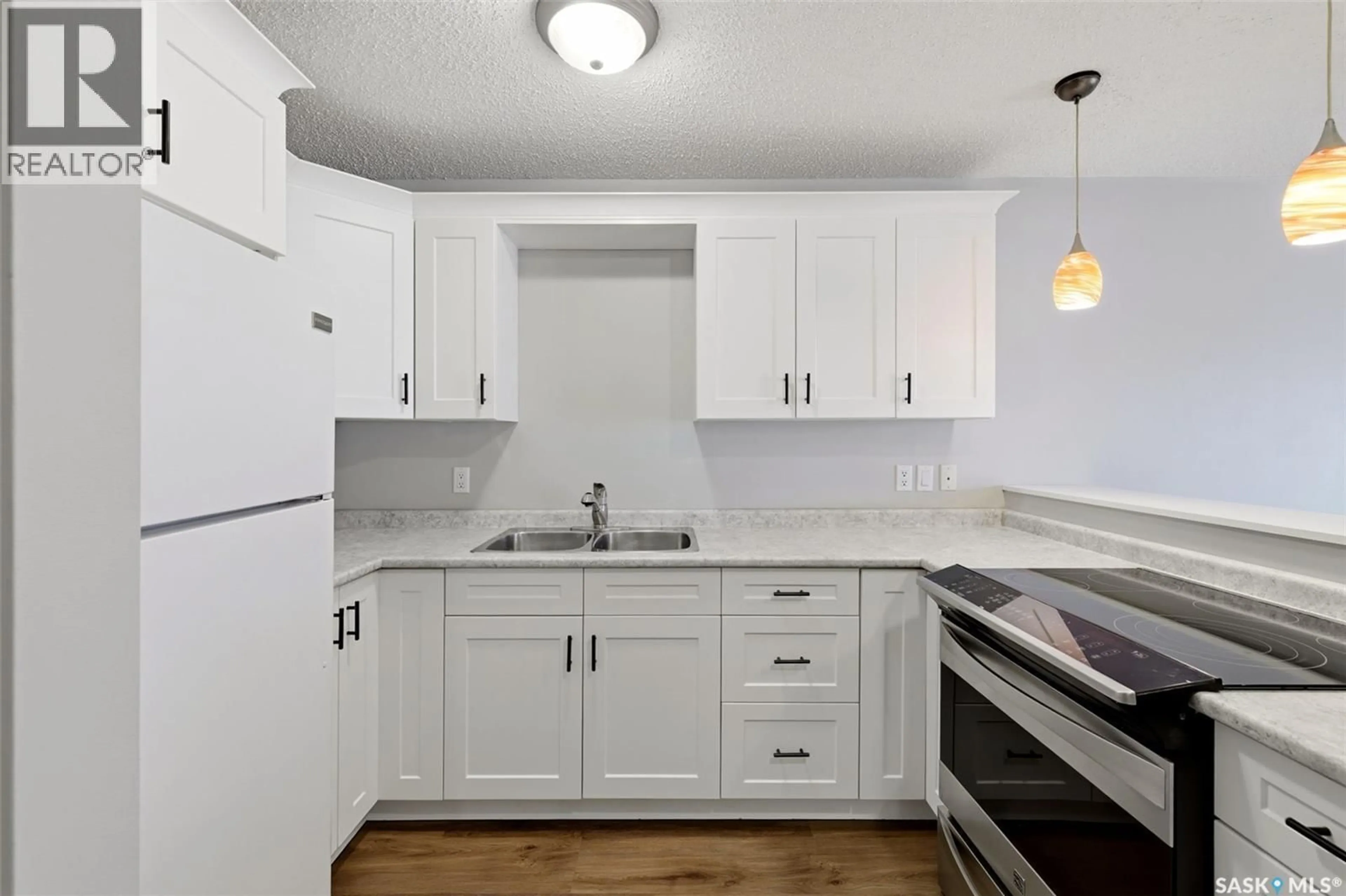 Standard kitchen, unknown for 214 2315 MCINTYRE STREET, Regina Saskatchewan S4P3Y8