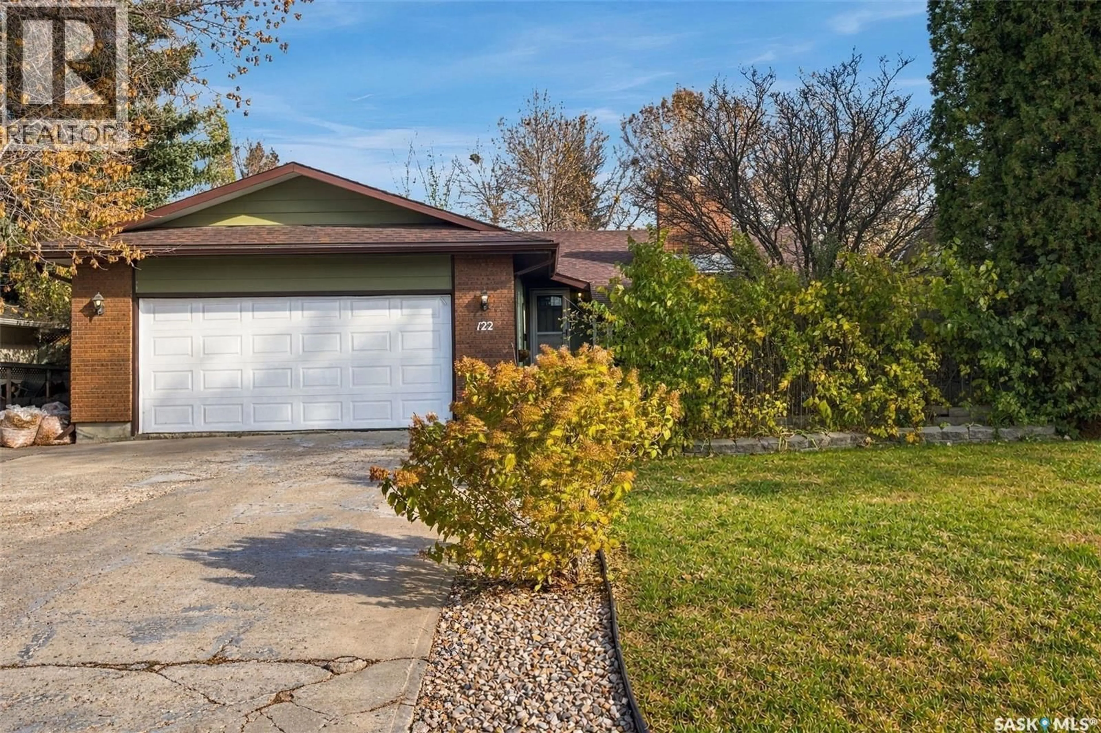Home with vinyl exterior material, street for 122 MICHENER DRIVE, Regina Saskatchewan S4V0G8