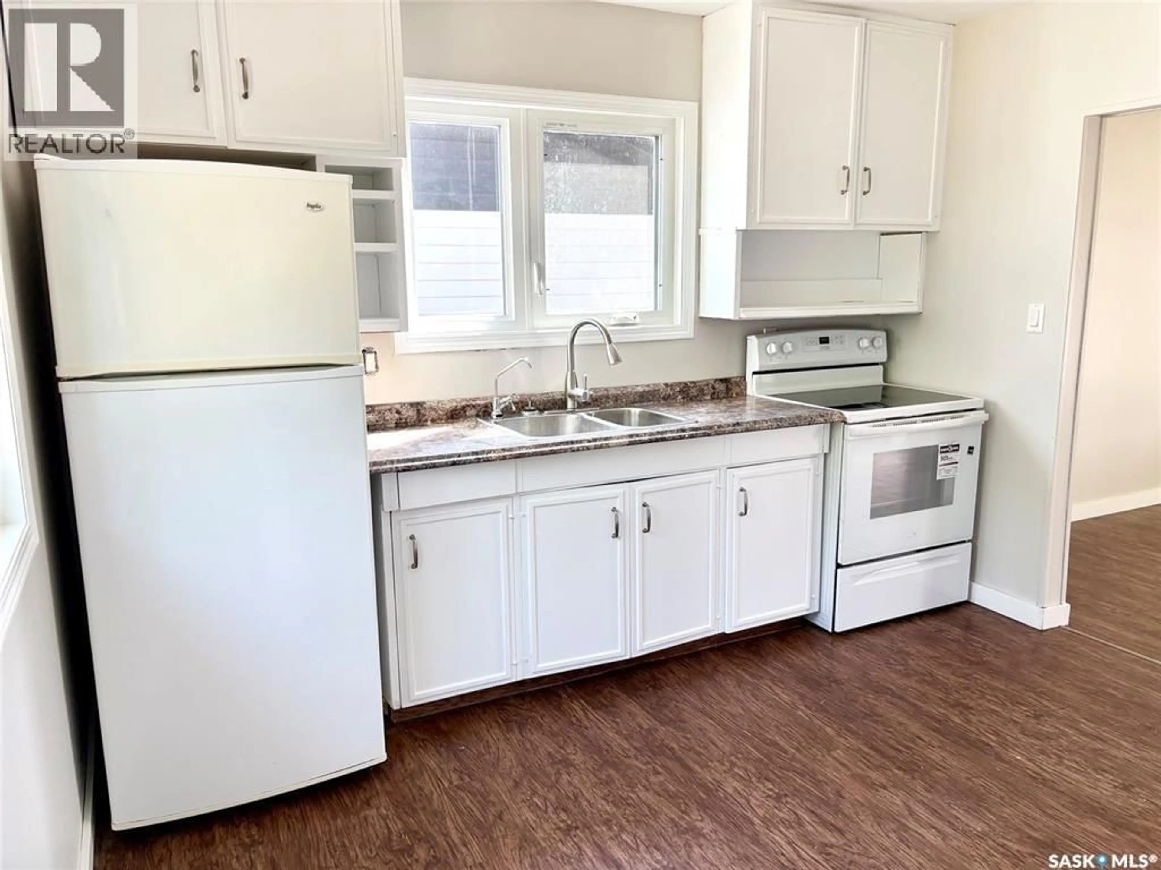 Standard kitchen, wood/laminate floor for 313 MYRTLE AVENUE, Yorkton Saskatchewan S3N1R7